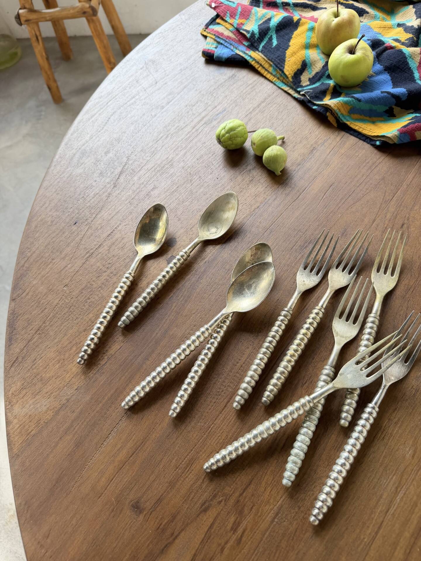 Set of silver-plated graphic cutlery for 6 people.