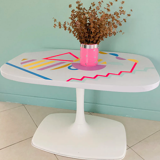Table basse multicouleur années 60 avec pied tulipe