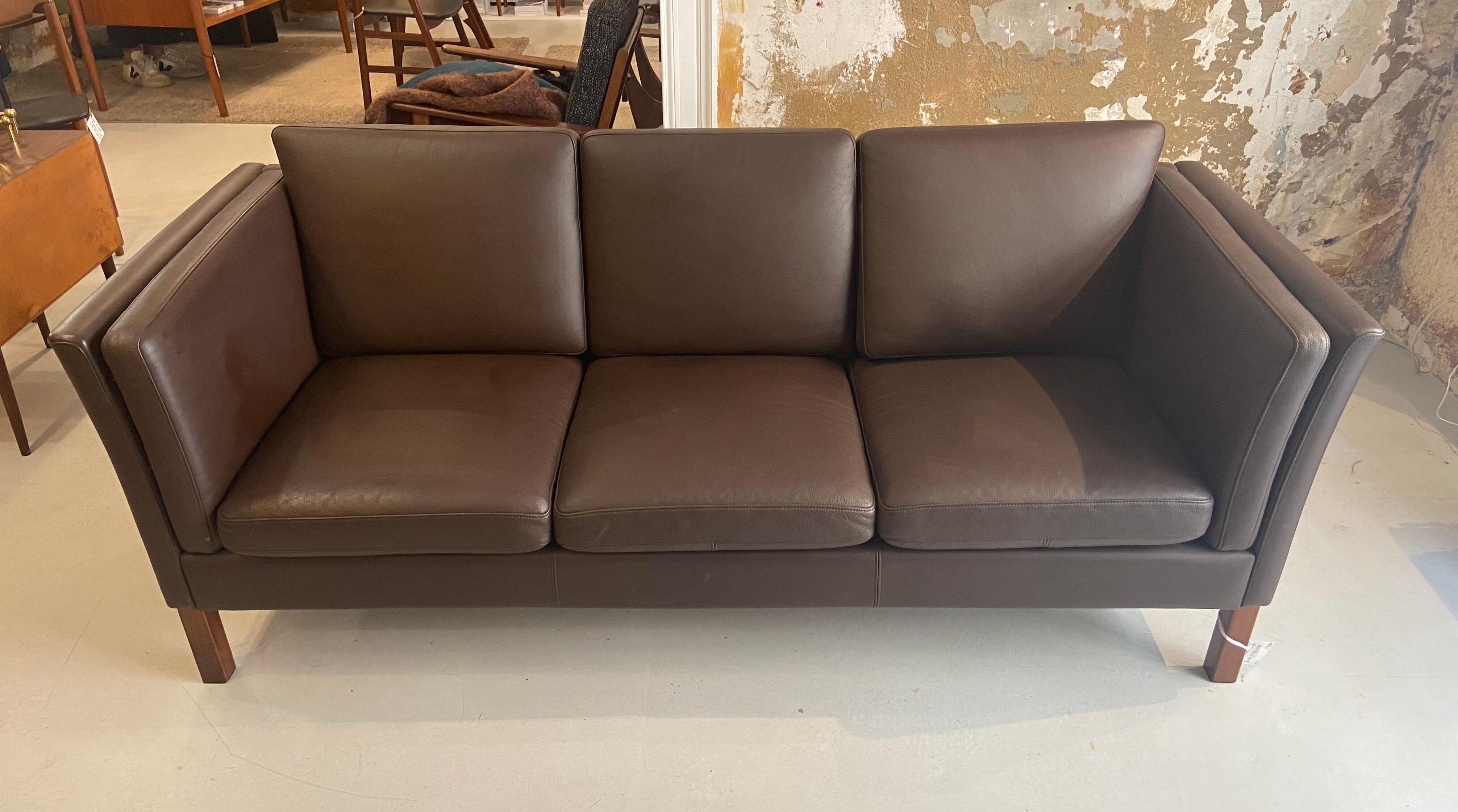 Danish leather sofa 3 places