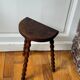 Tabouret tripode en bois tourné