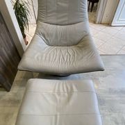 Swivel lounge chair ottoman footrest leather Mantis Gerard Van den Ber