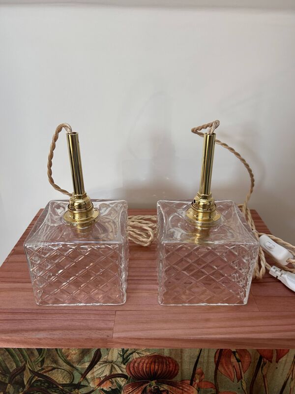 Paire de lampes baladeuses en verre ciselé