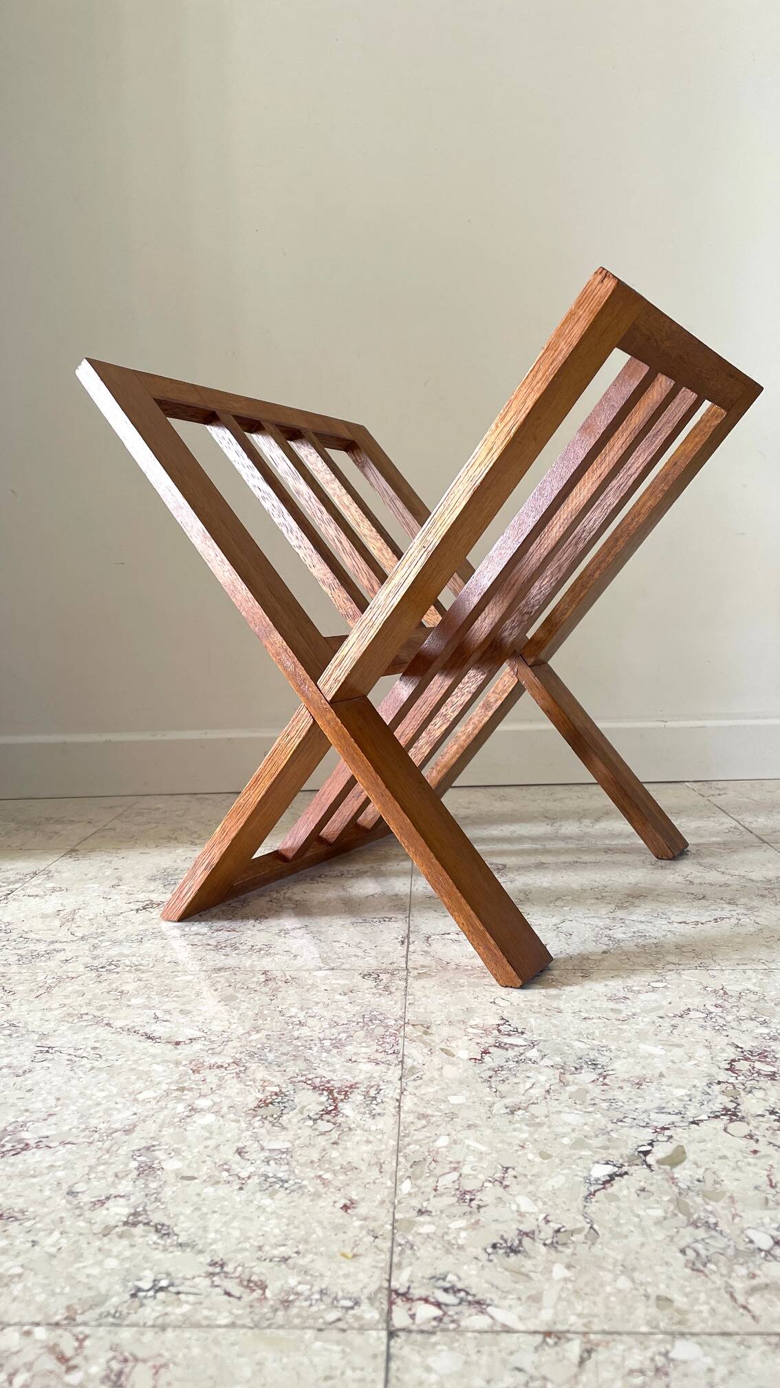 Vintage design geometric magazine rack