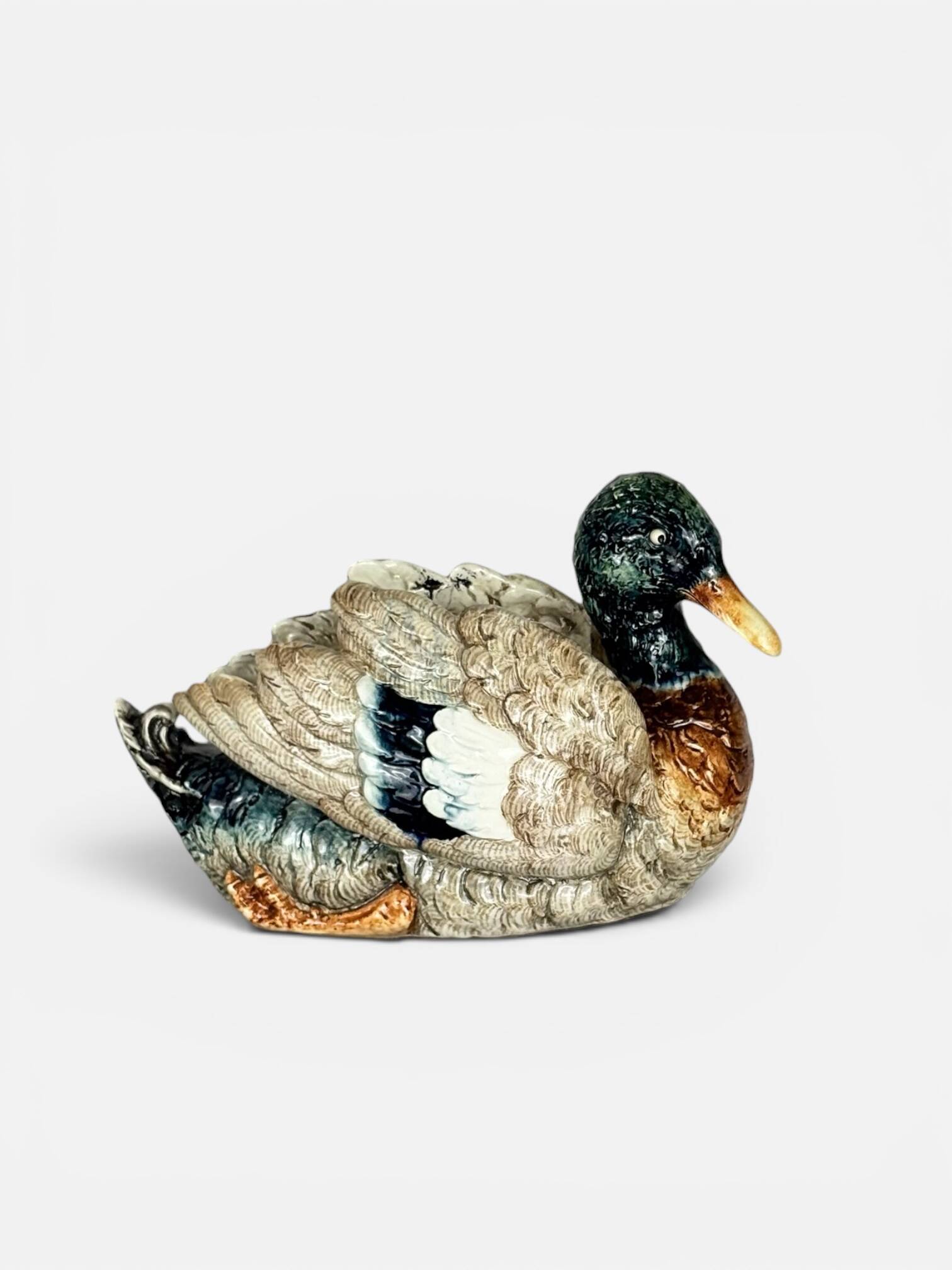 Majolica jardinière with duck decoration, 19th century.