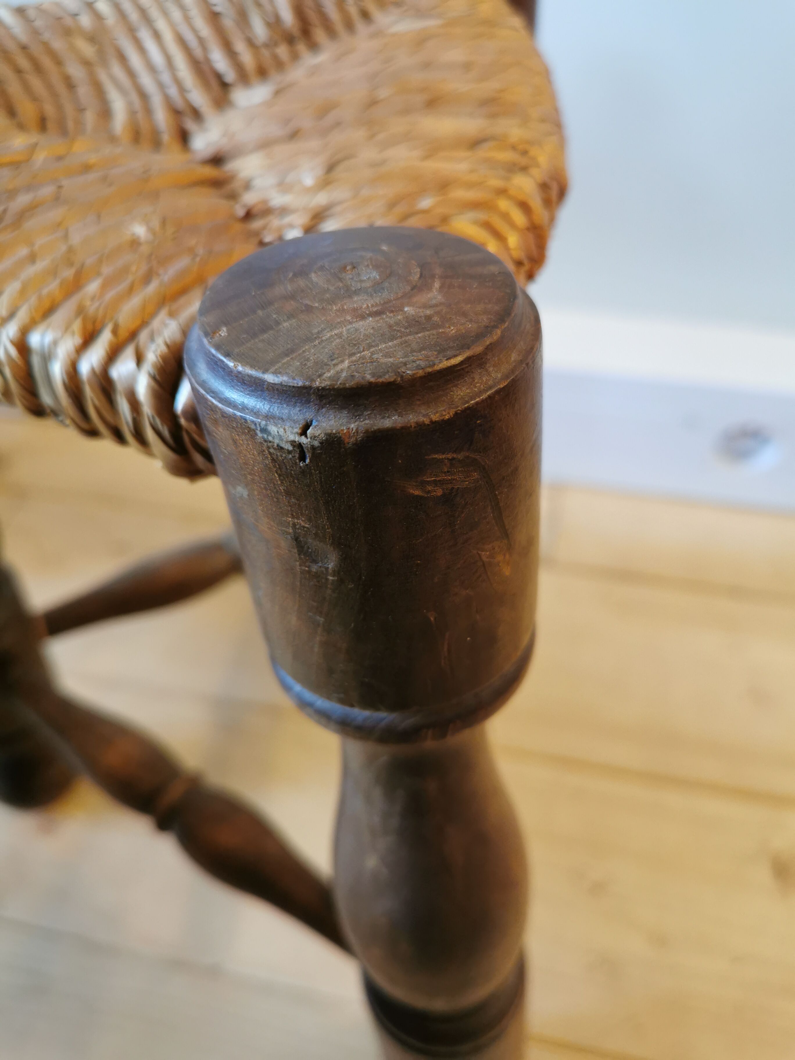 Tabouret tripode paillé des années 50