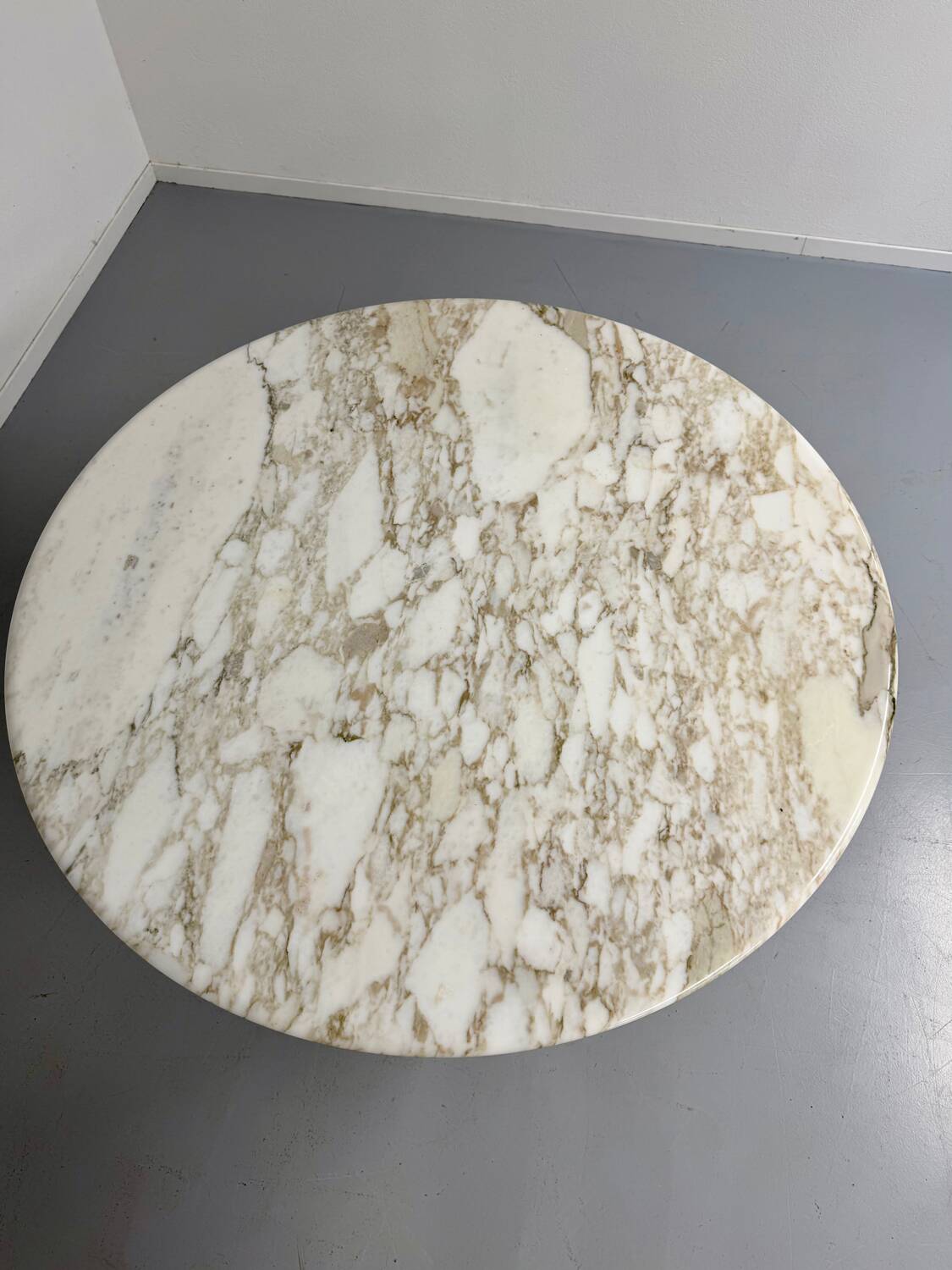 Round marble table T69 design Osvaldo Borsani for Tecno year 70