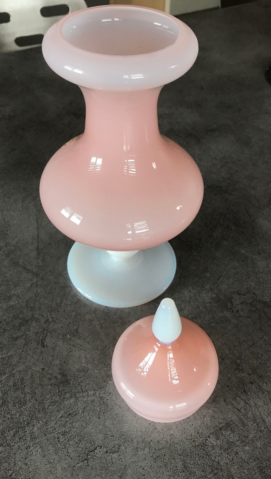 Old bonbonnière in opaline glass pink and white p. schneider 28 cm