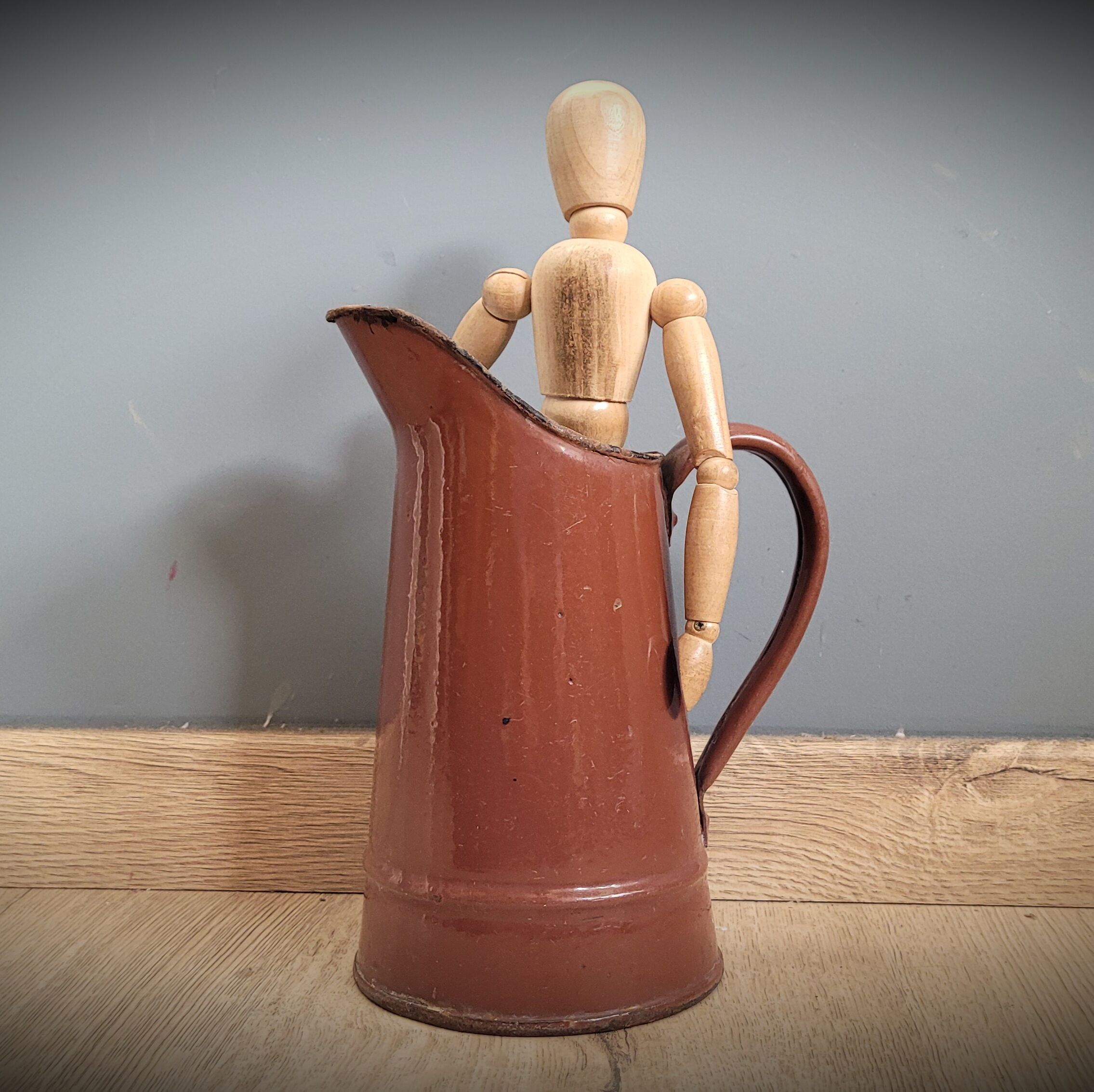 Broc pitcher enamelled brown