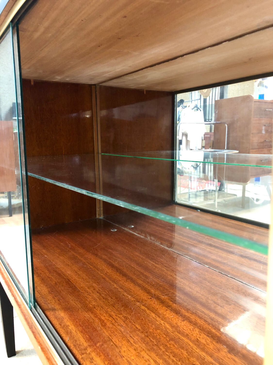 Vintage showcase row