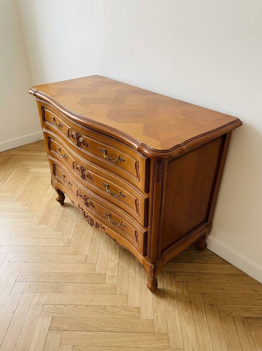 Commode Louis XV en bois merisier 3 tiroirs