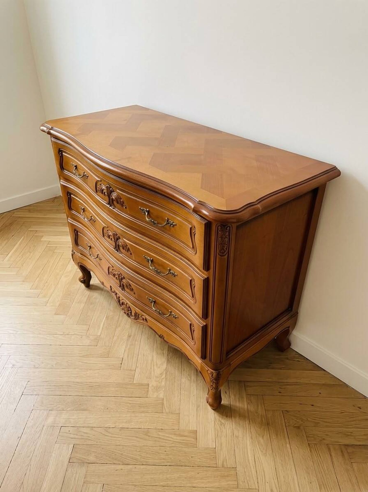 Commode Louis XV en bois merisier 3 tiroirs