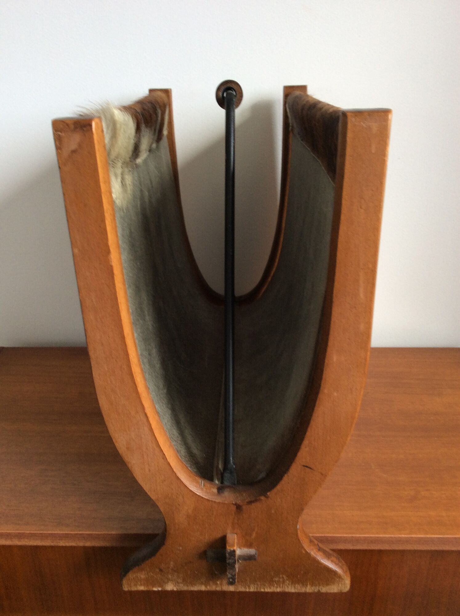 Review door from the 50s and 60s in wood and cowhide