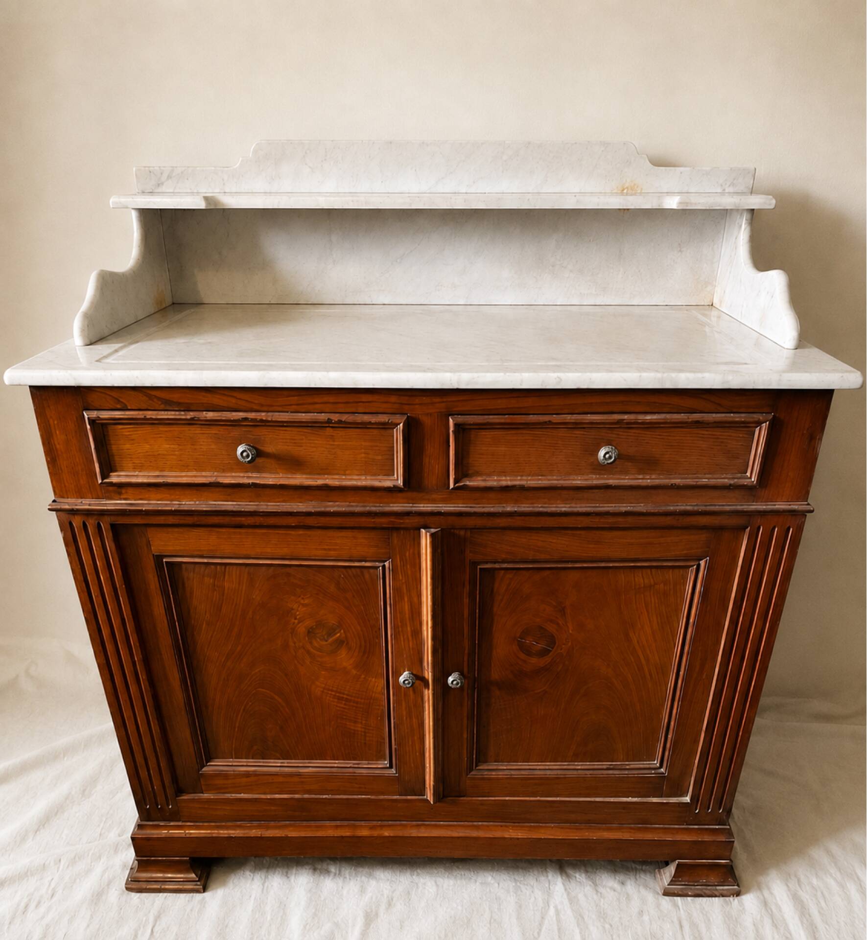 Meuble ancien en bois, marbre blanc–coiffeuse, console, meuble toilett