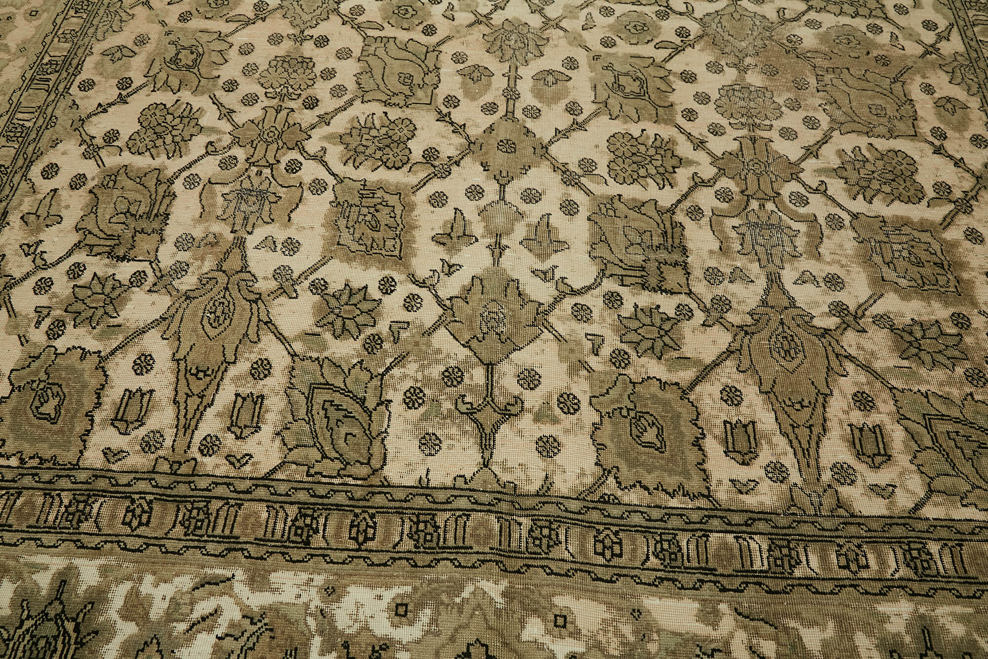 Hand-knotted anatolian antique 1970s 270 cm x 320 cm beige wool carpet