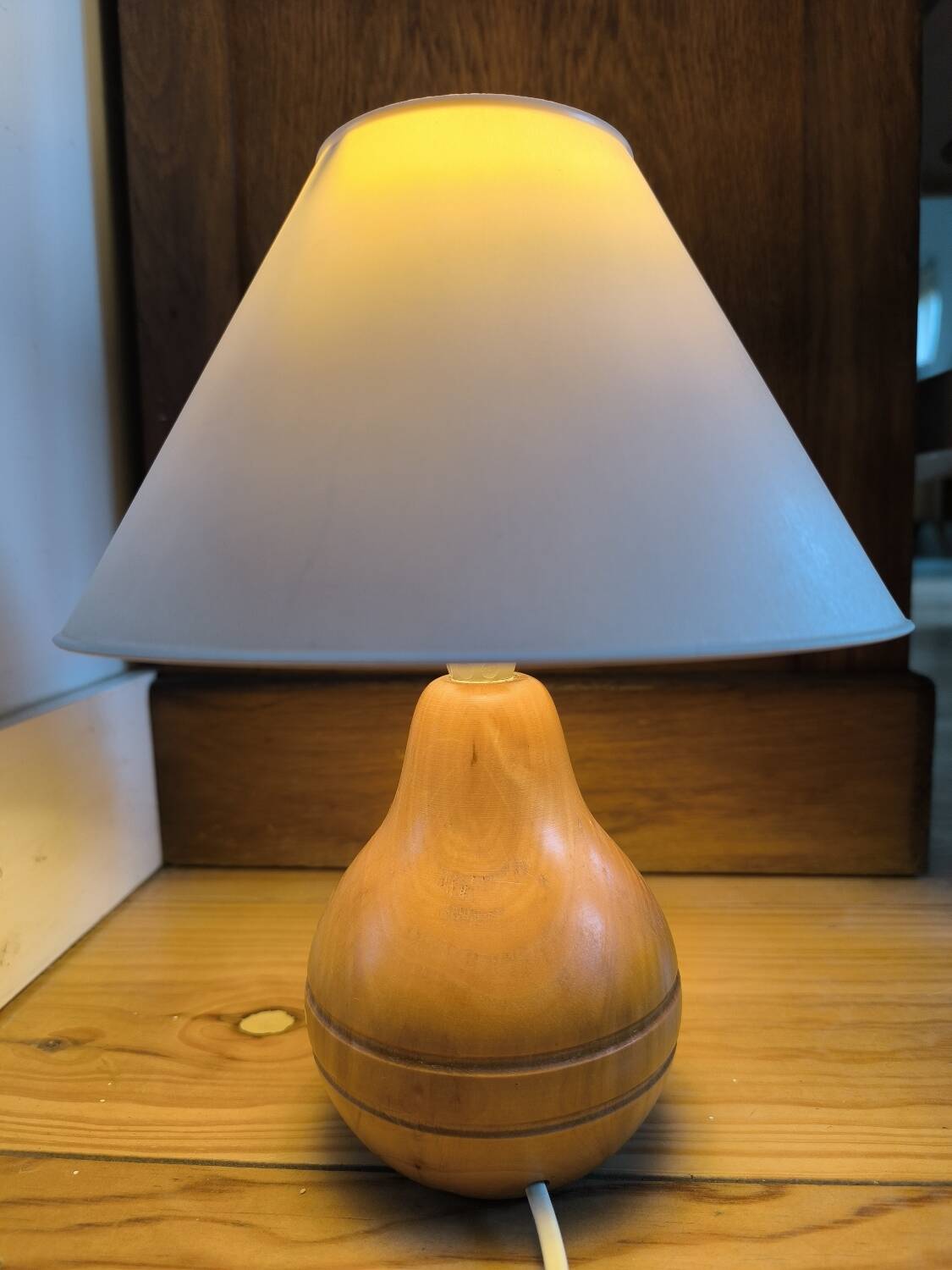 Wooden ball table lamp