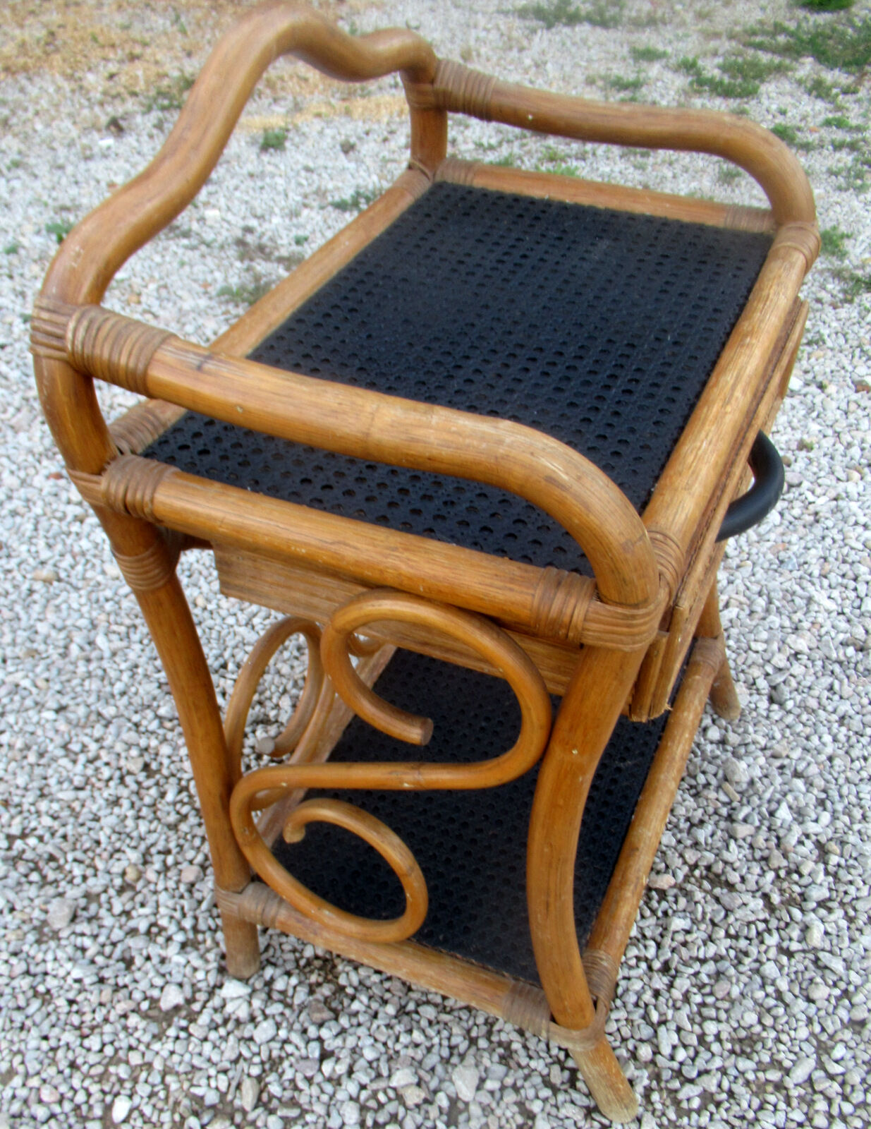 Meuble d'appoint en bambou et rotin