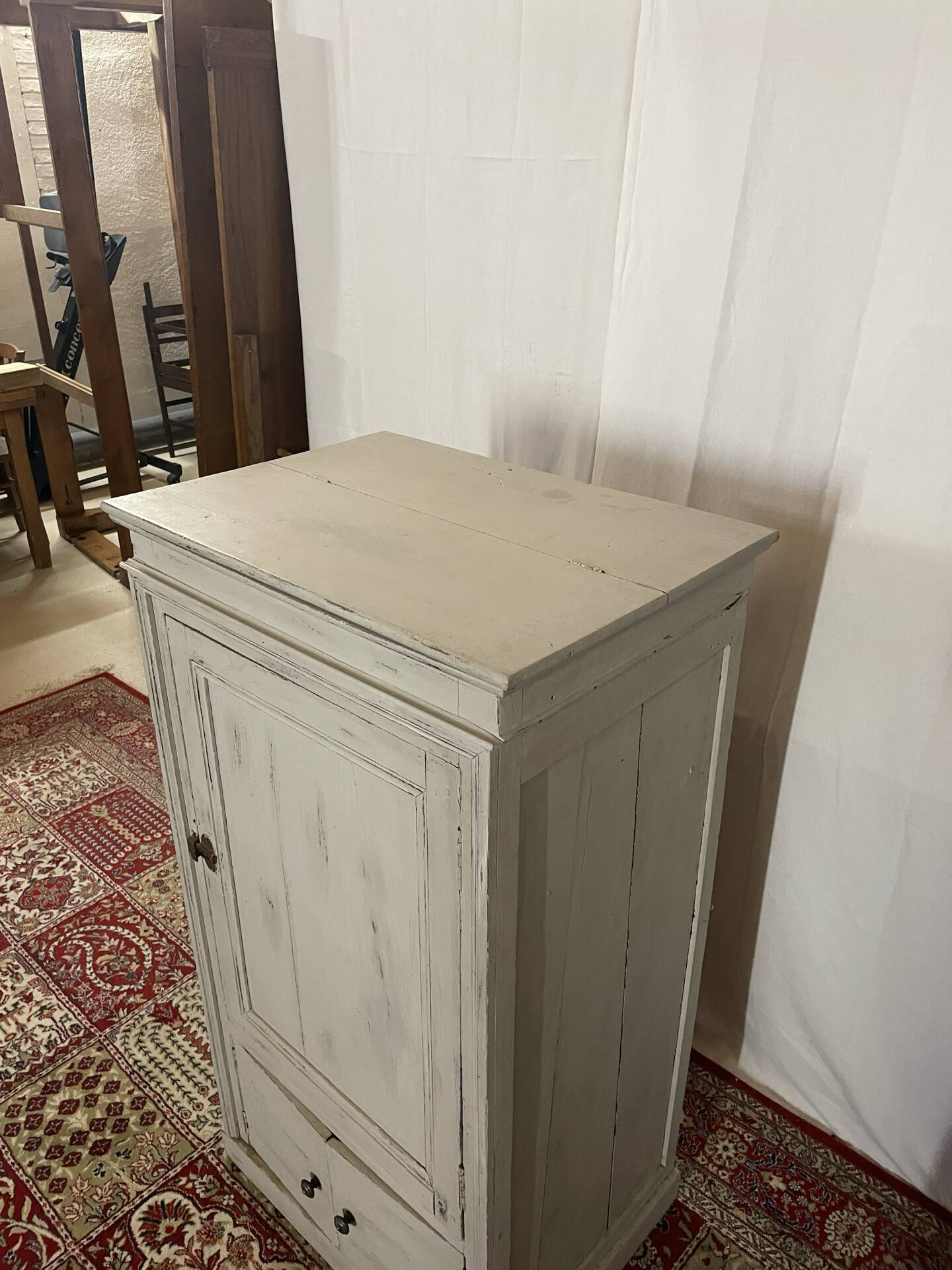 Meuble de métier ancien patiné
