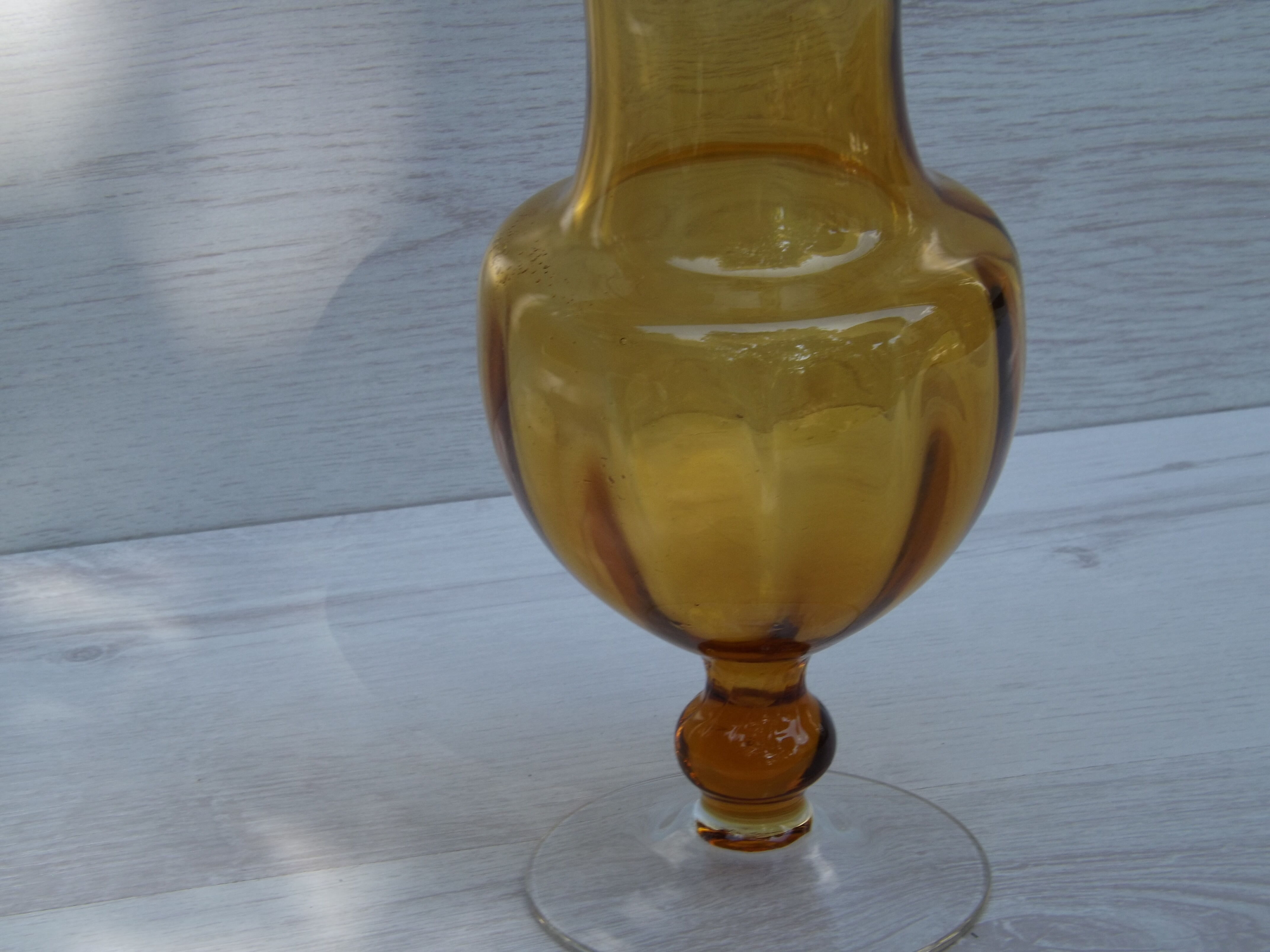 Amber glass standing vase