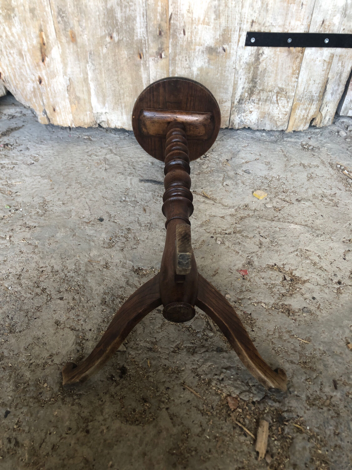 Fifth Door Pot Pot Tripod Wood turned Vintage