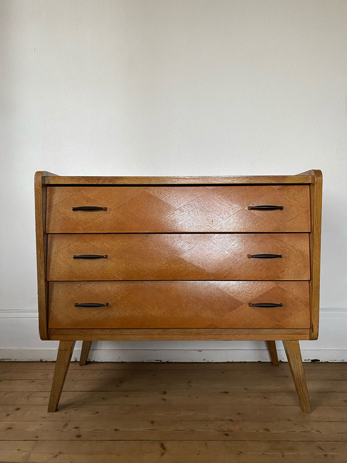 Vintage dresser feet compass 60s
