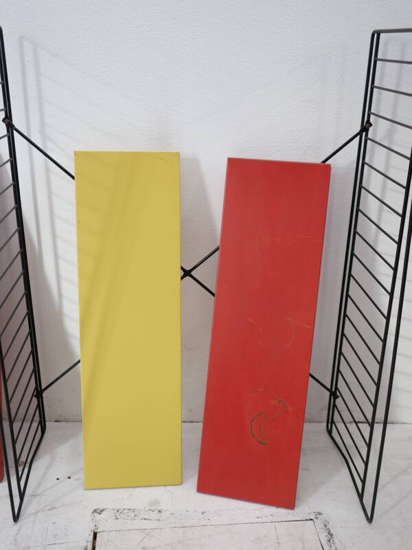 Etagère Tomado en étagères de sol métal coloré années 1958
