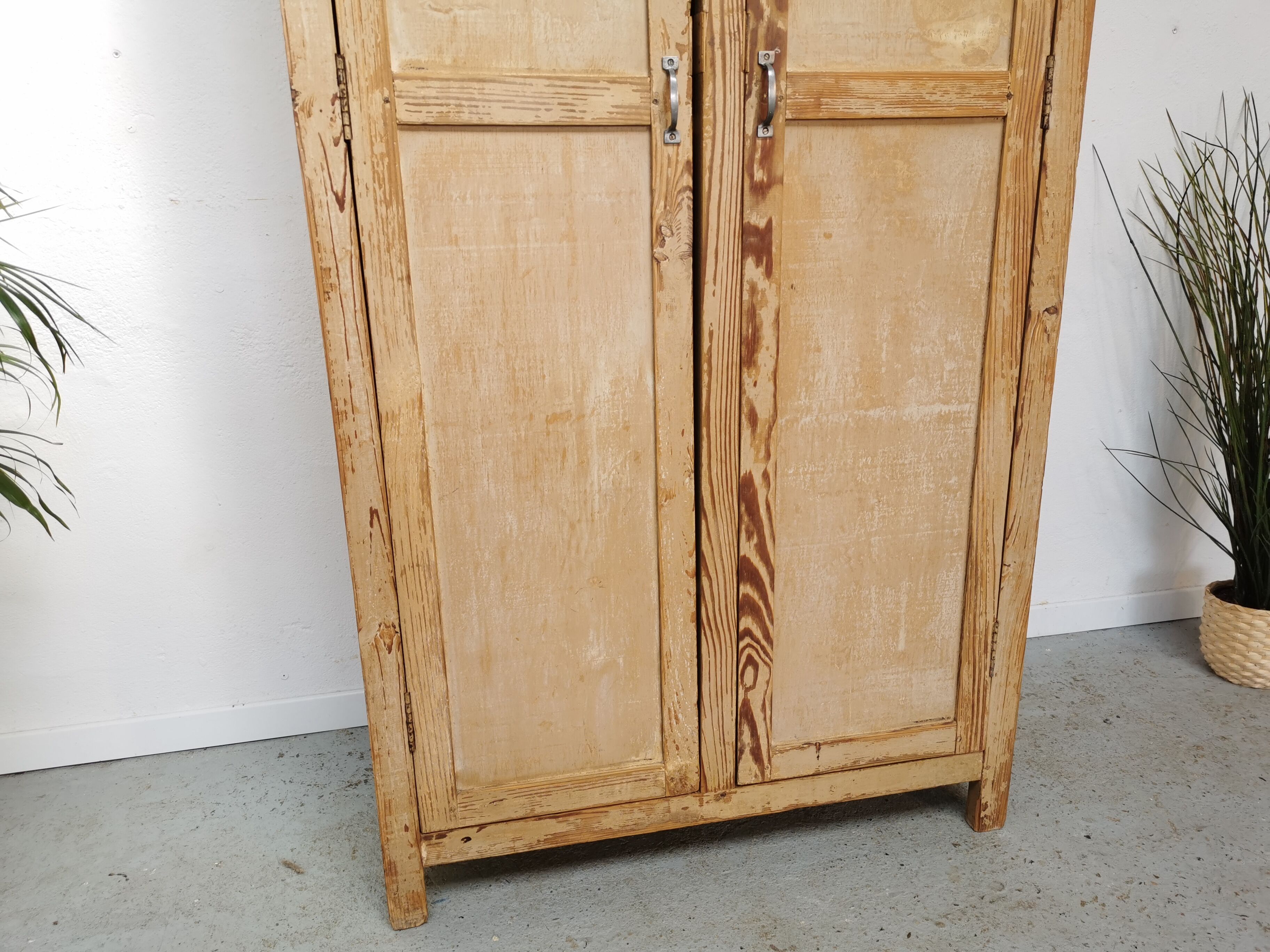 Armoire parisienne vintage