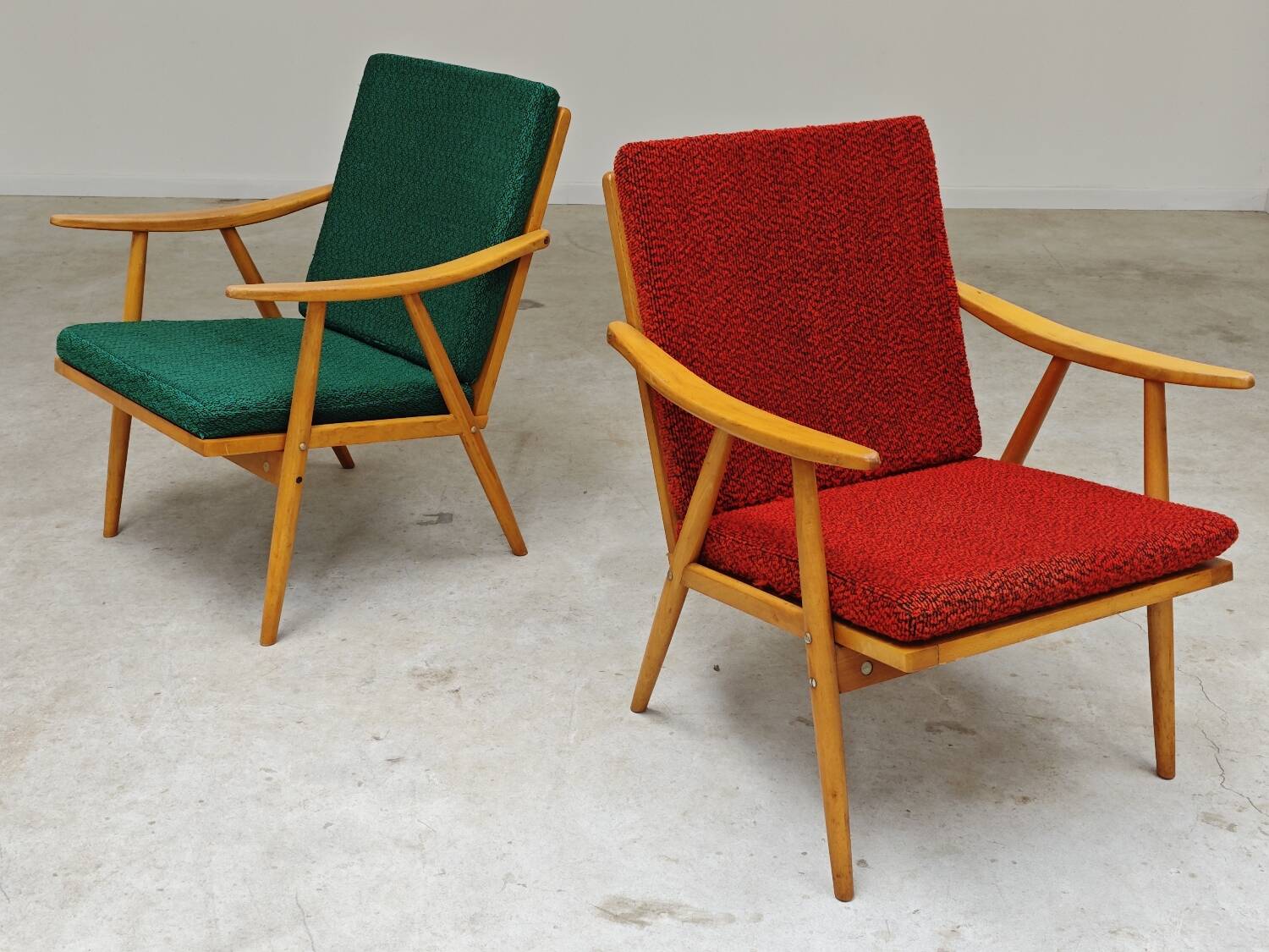 Pair of green-red boomerang armchairs by Antonin Suman for Ton (Thonet) 19