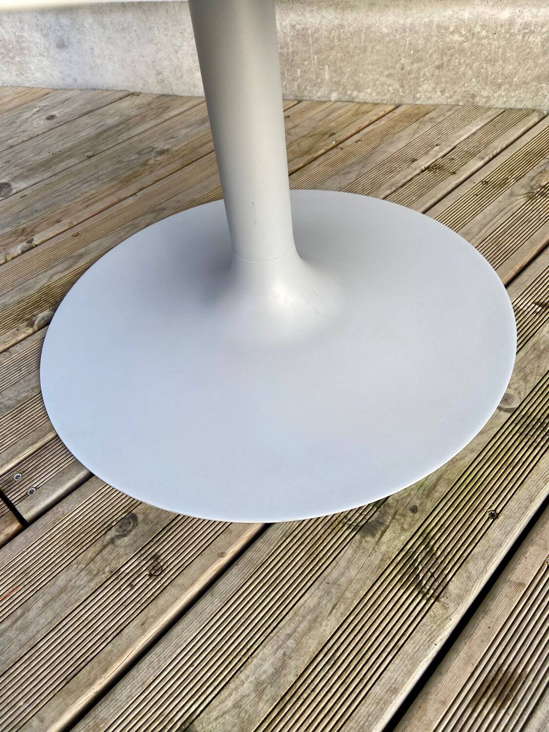 Tulip foot coffee table