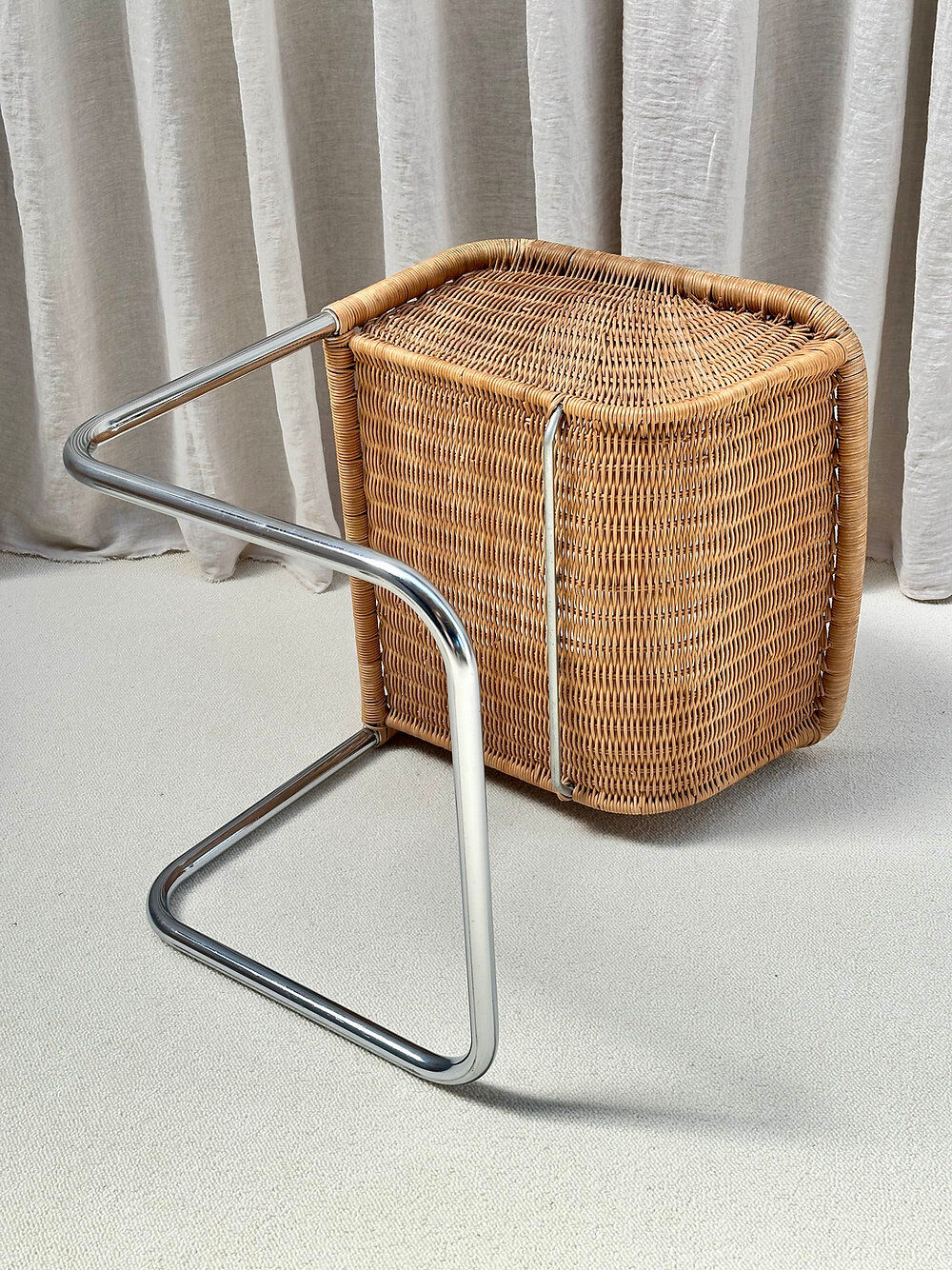 Set of 4 cantilever wicker chairs, attributed to Harvey Probber, USA, 1970s.