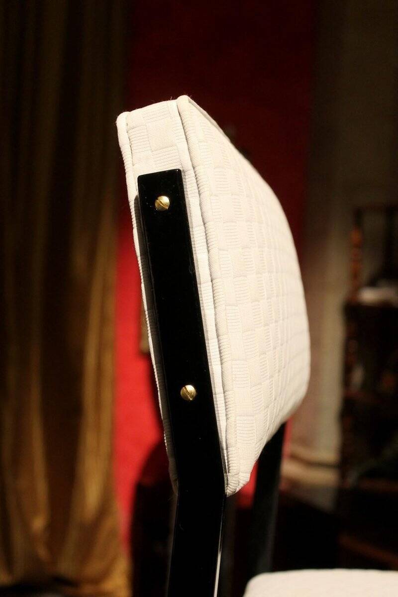 Chaises longues basses italiennes avec cadre en fer noir et rembourrage blanc glacé par Milo Baughman, années 1950, ensemble de 6.