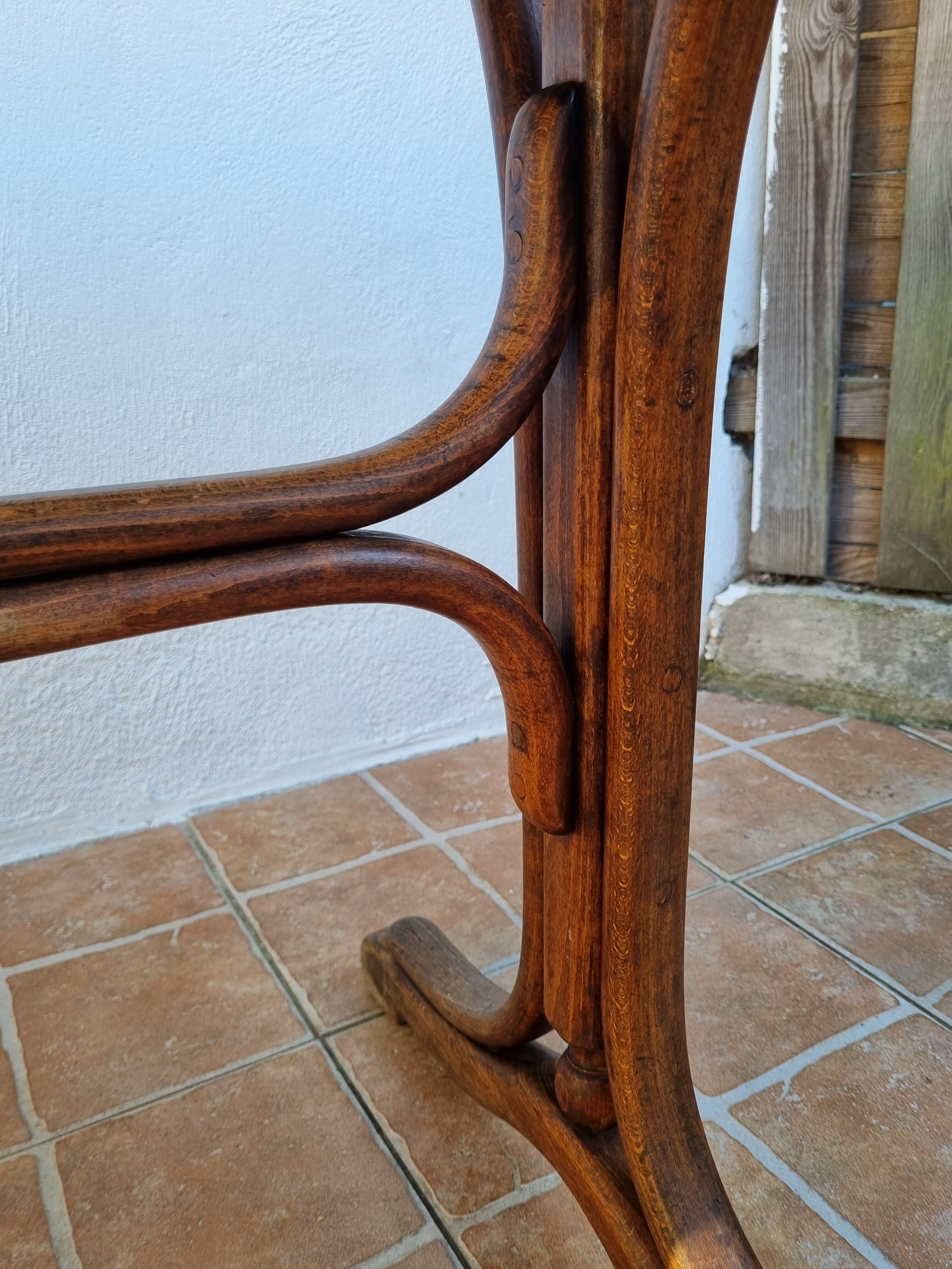 Bistro table in solid oak and curved wood 1900