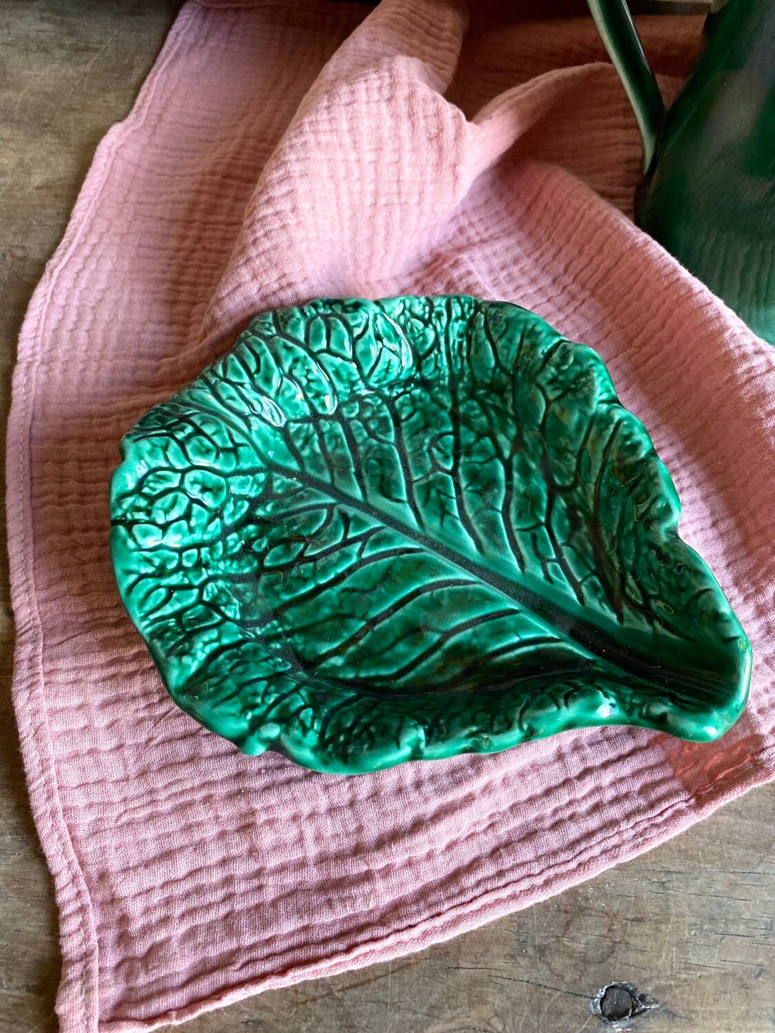 Small ceramic cabbage leaf dish
