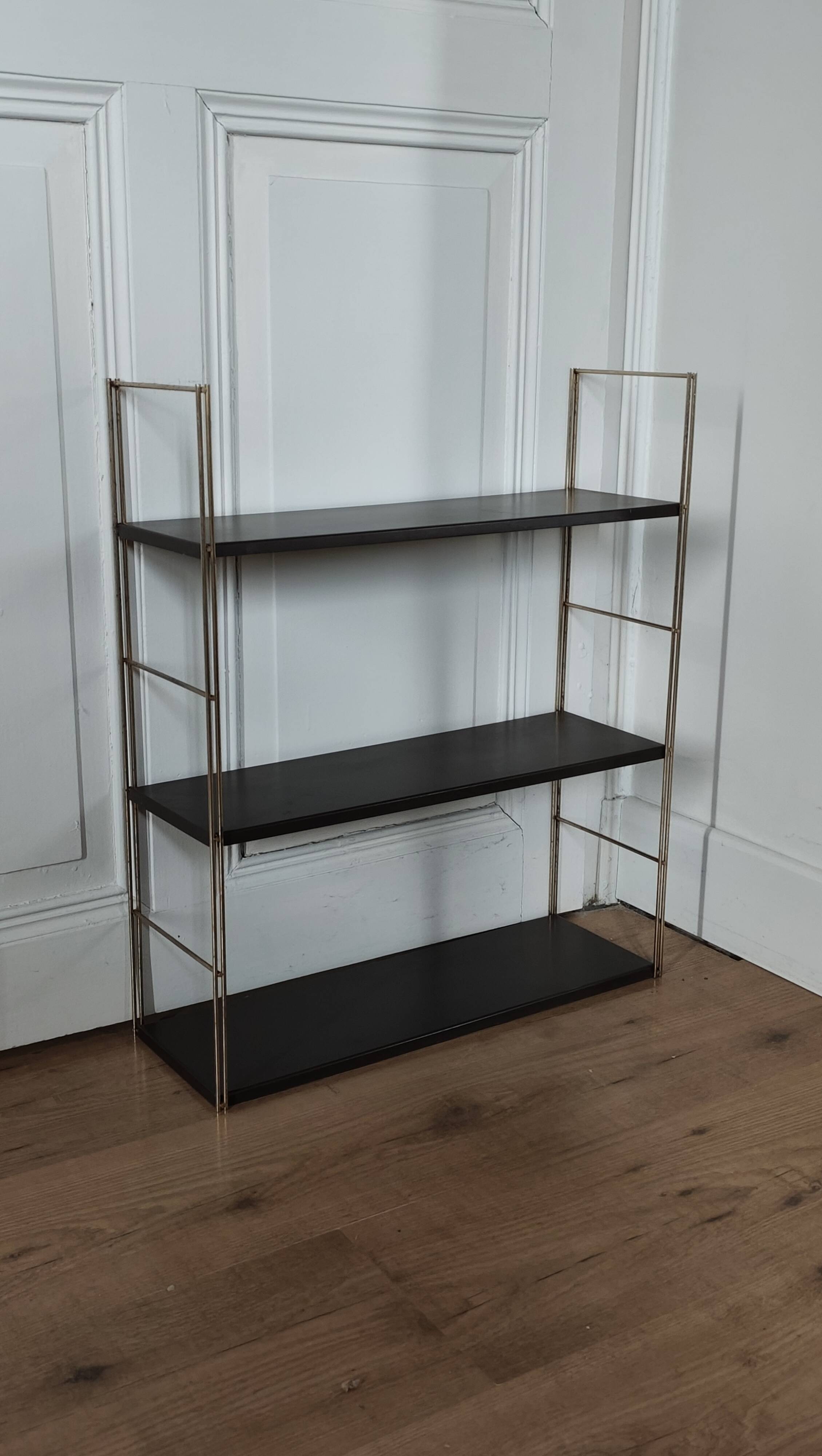 String shelf from the 60s, brown.