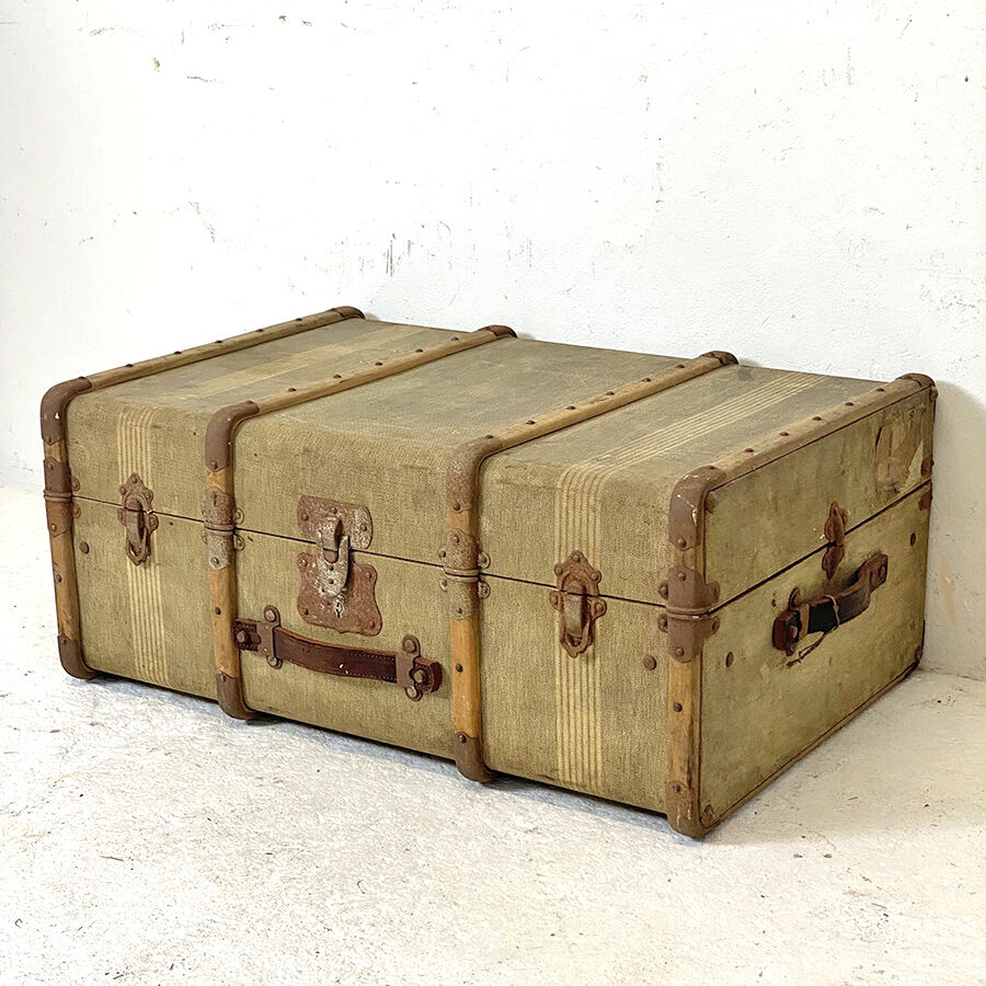 Travel trunk 30s