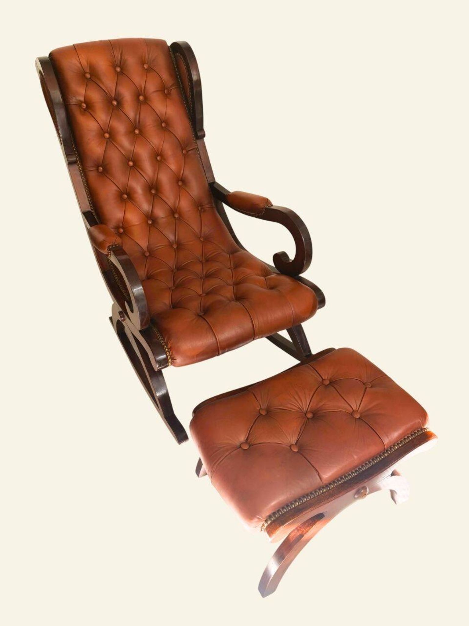 Fauteuil à bascule avec repose-pieds, bois et cuir capitonné