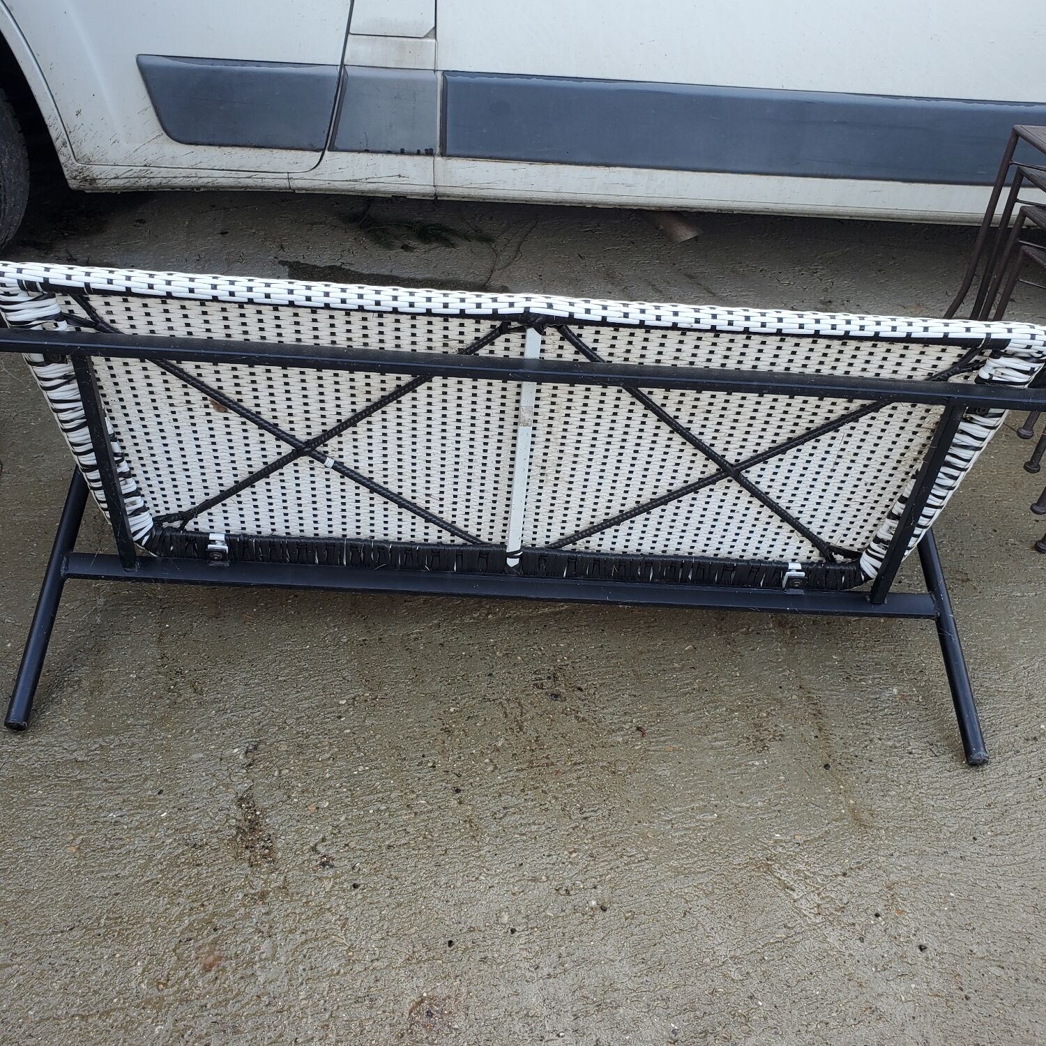 Black and white garden lounge