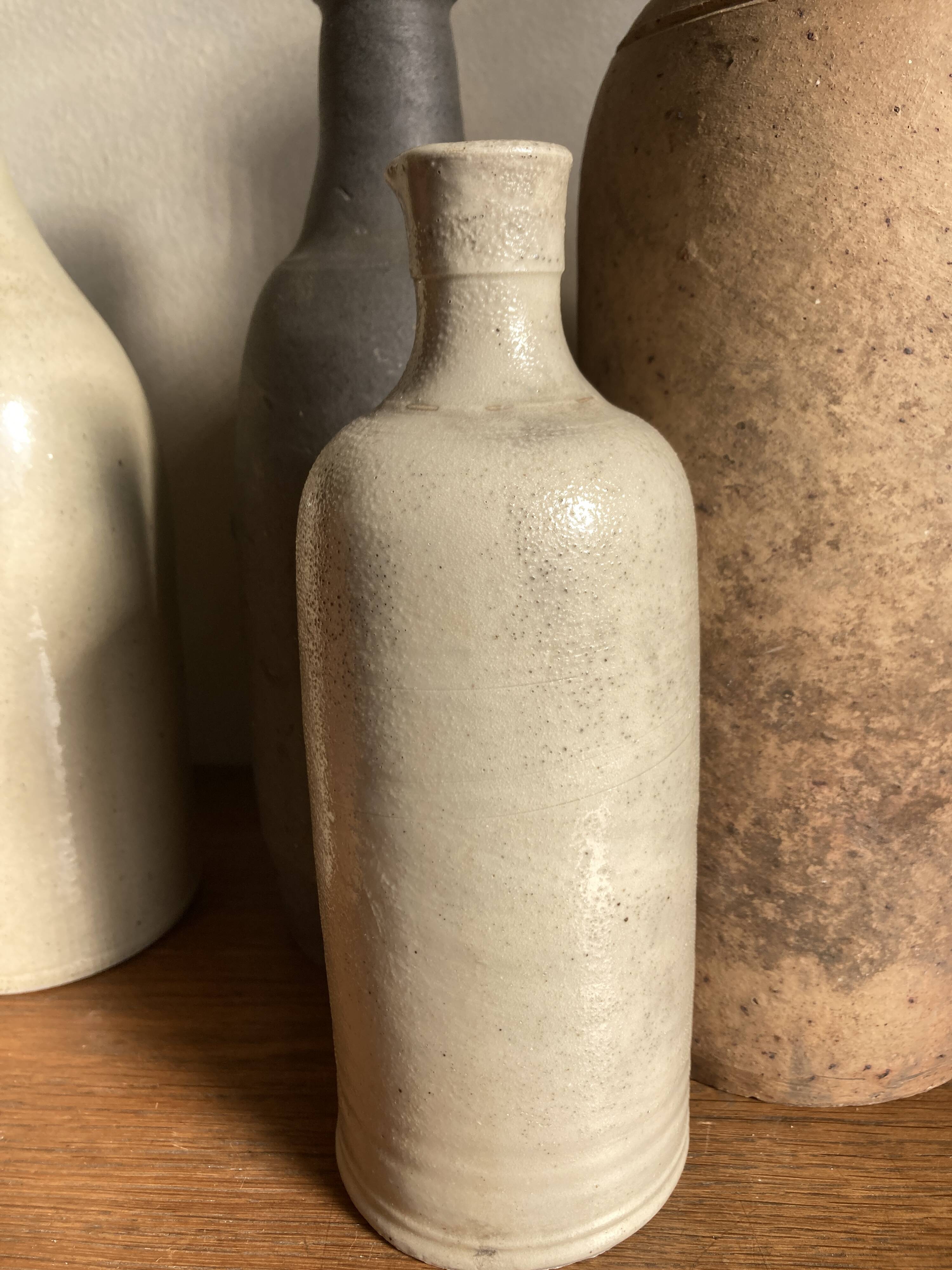 Set de 6 bouteilles de grès et terre cuite 1900-1930