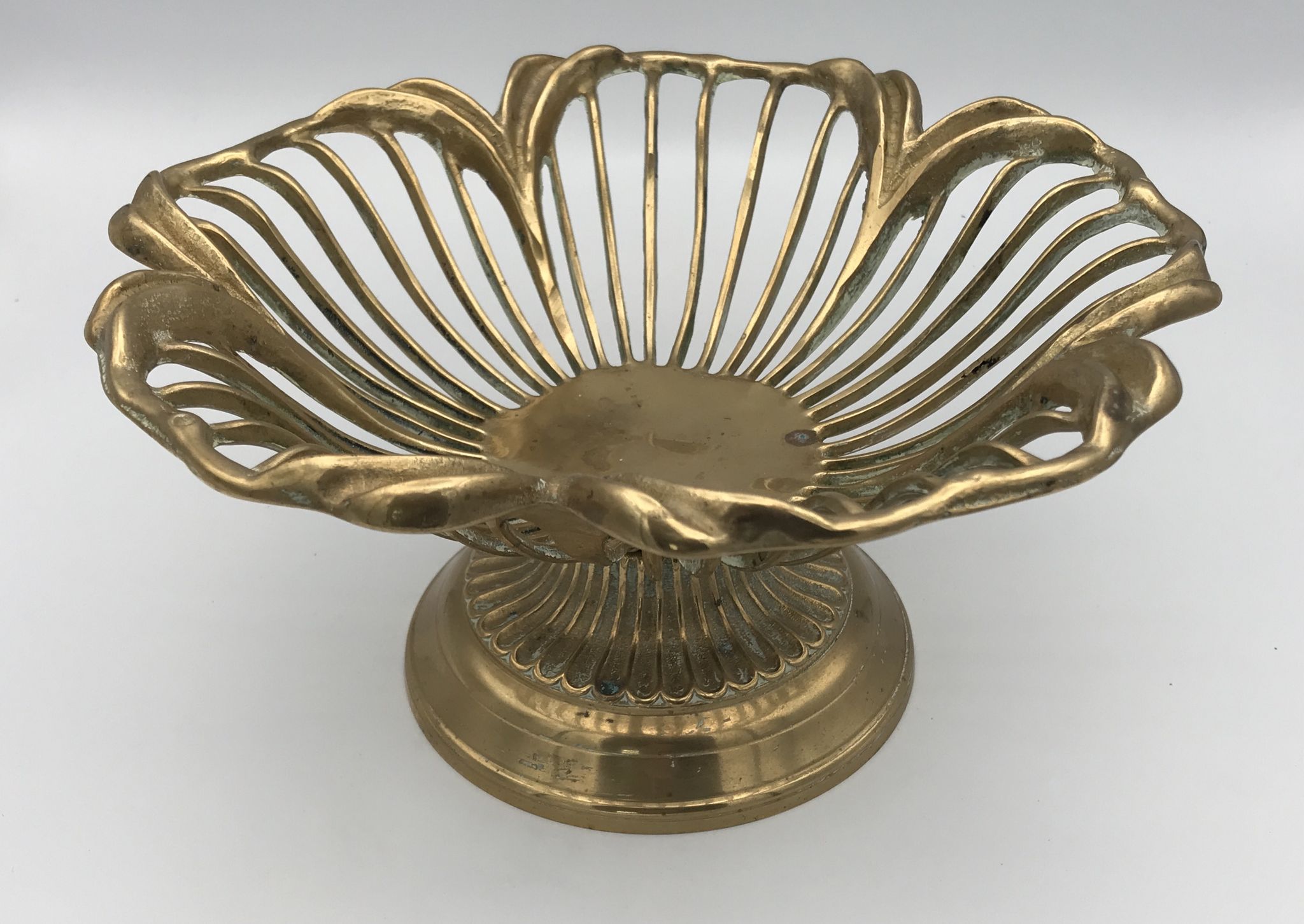 Stand cup or vintage basket of floral shape in golden brass, italy