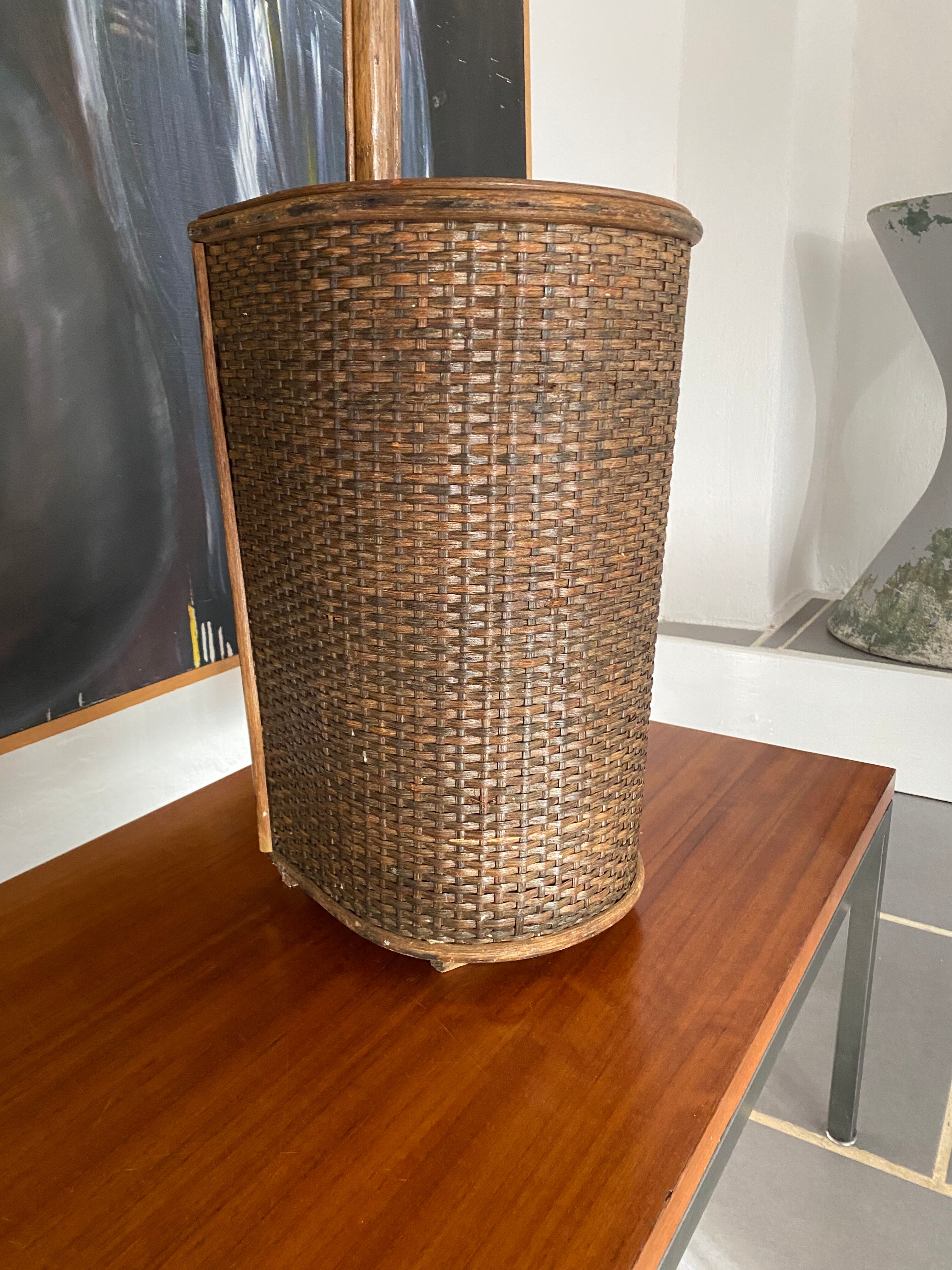 Vintage rattan umbrella door