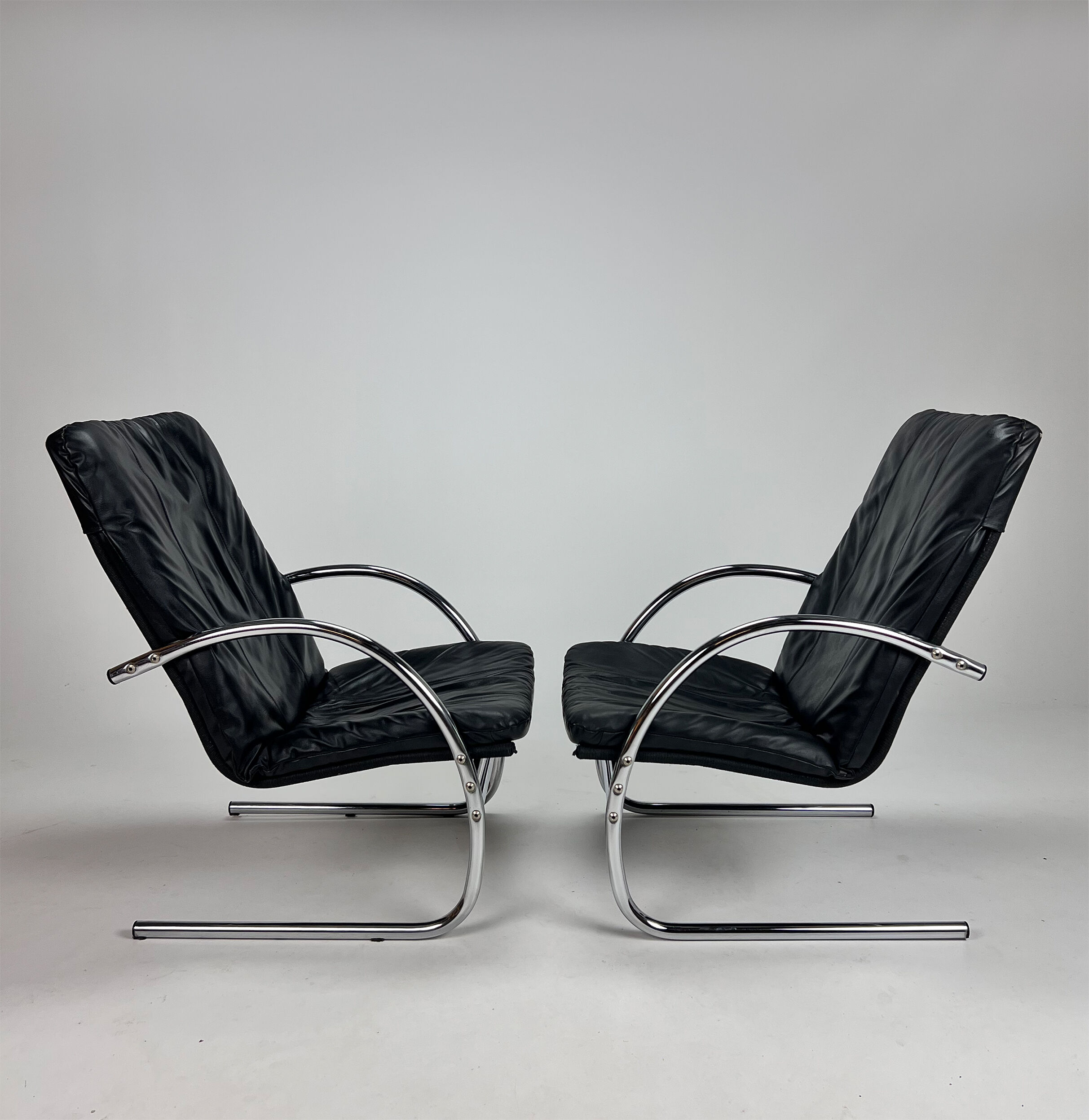 Set of 2 postmodern leather lounge chairs, 1980s