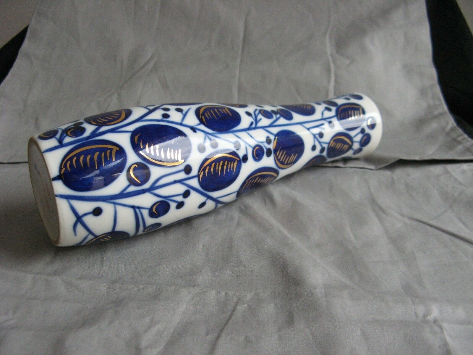 Lomonosov Russian porcelain vase probably dating around 1950