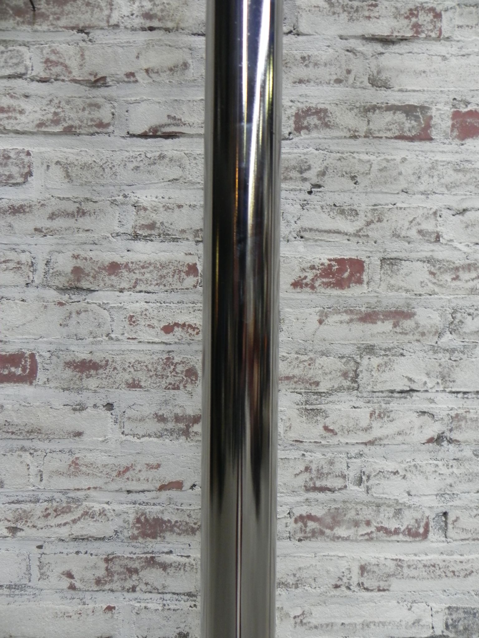 Porte-manteau debout de chrome de chrome de cru