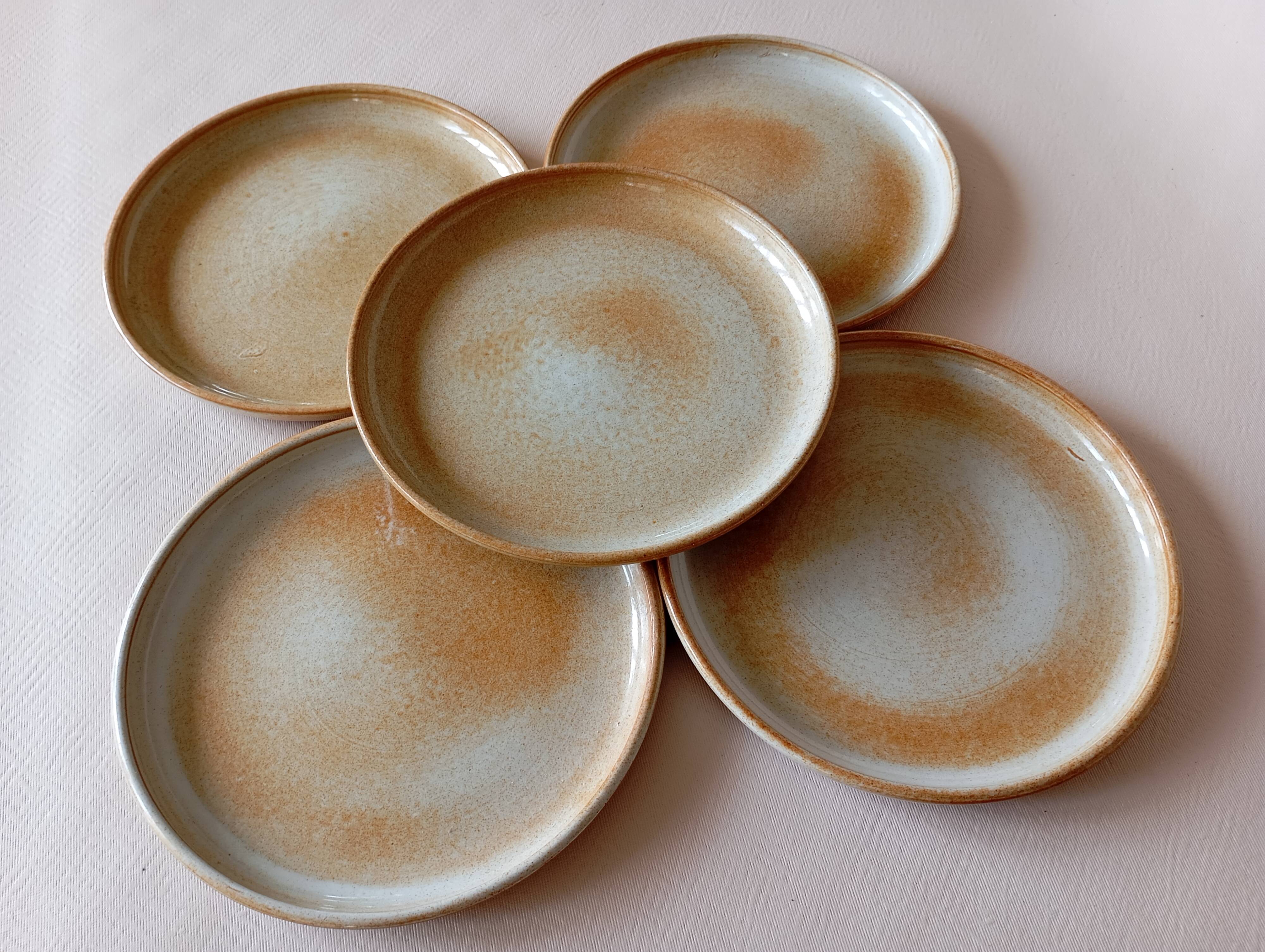 5 Montgolfier stoneware dessert plates