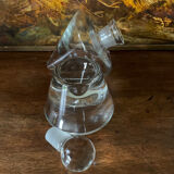 Carafe on base