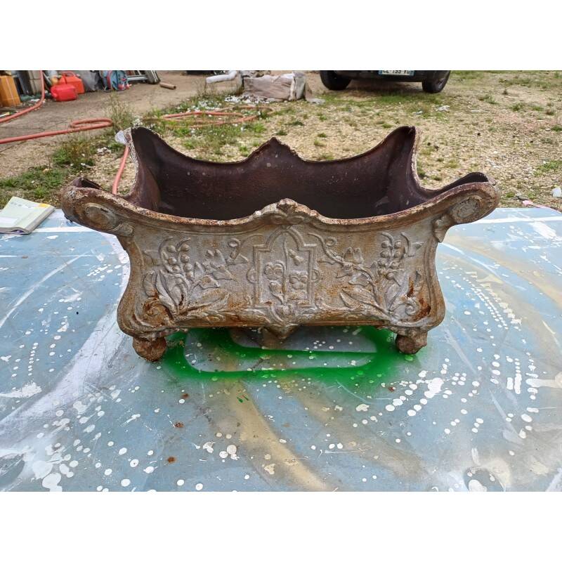 1 cast iron planter from 1900 from Charleville - Mézières
