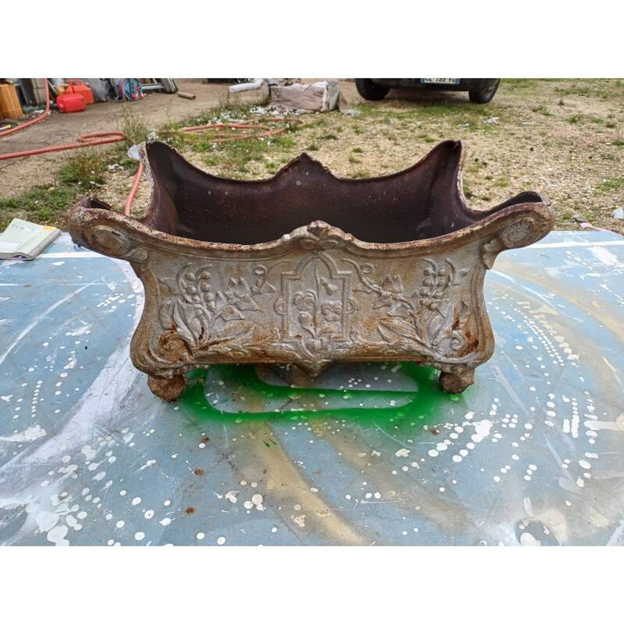 1 cast iron planter from 1900 from Charleville - Mézières
