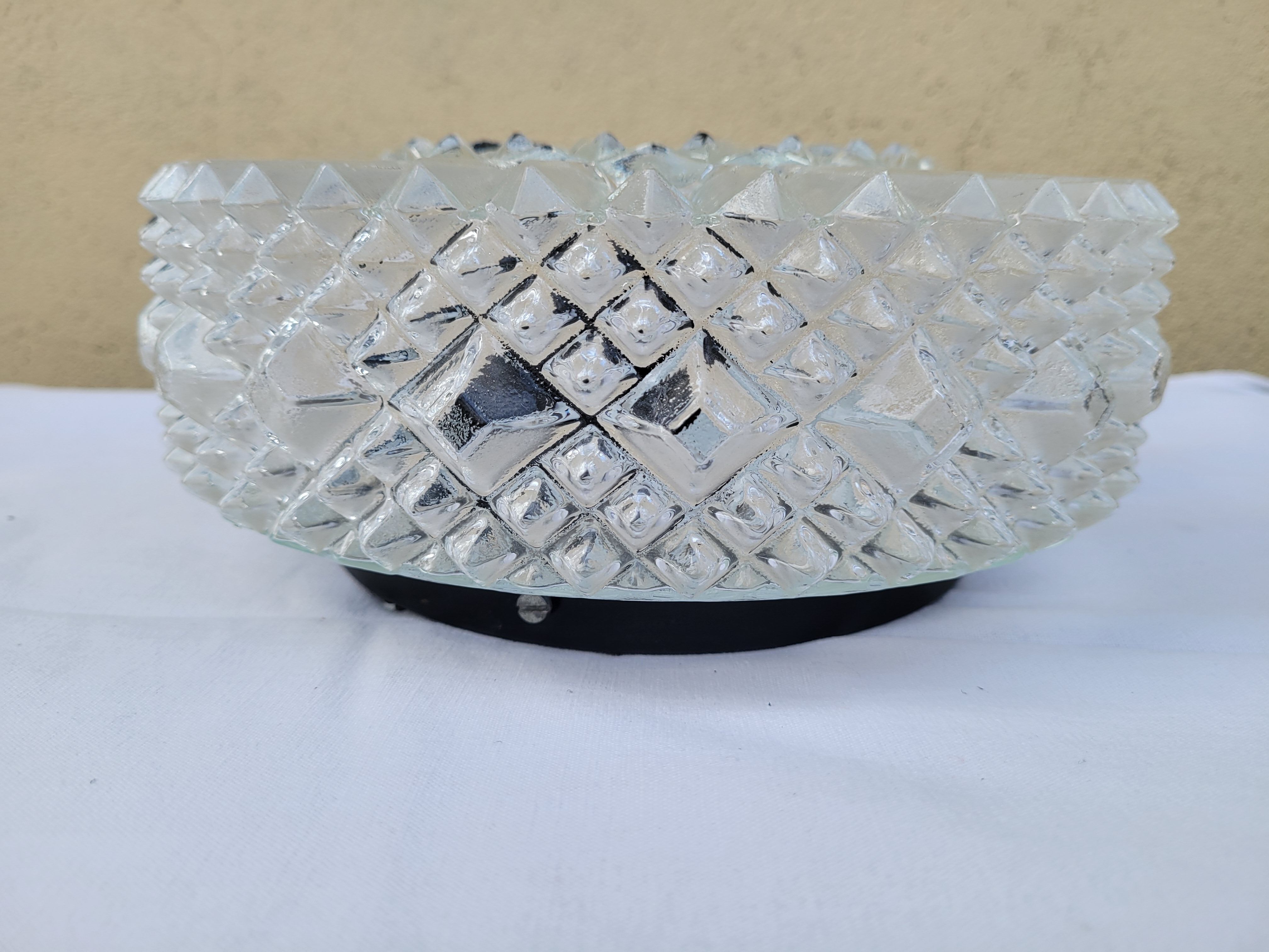 Plafonnier en verre "pointe de diamant"