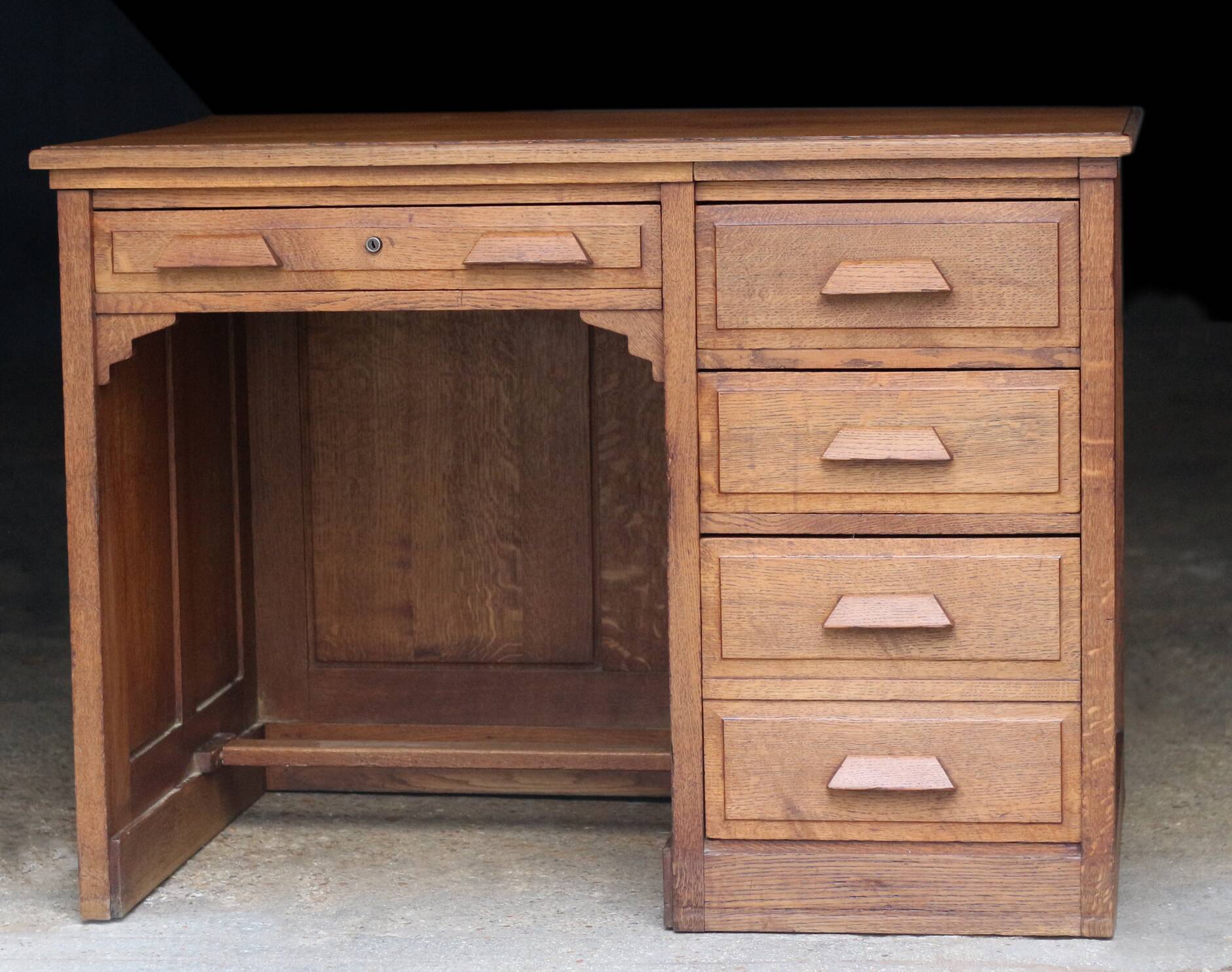 American administration desk of very fine quality (1940s-1950s).