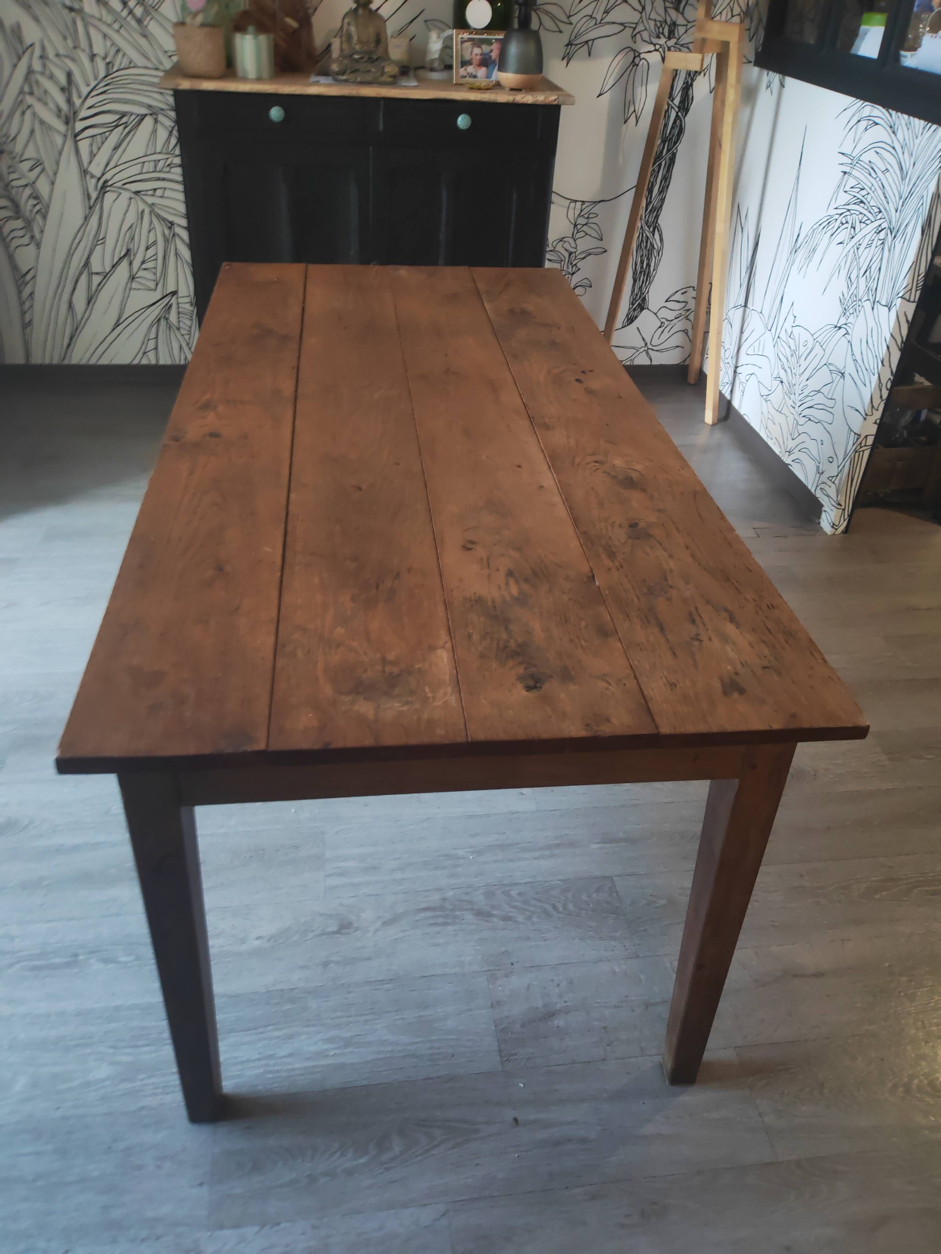 Farm table