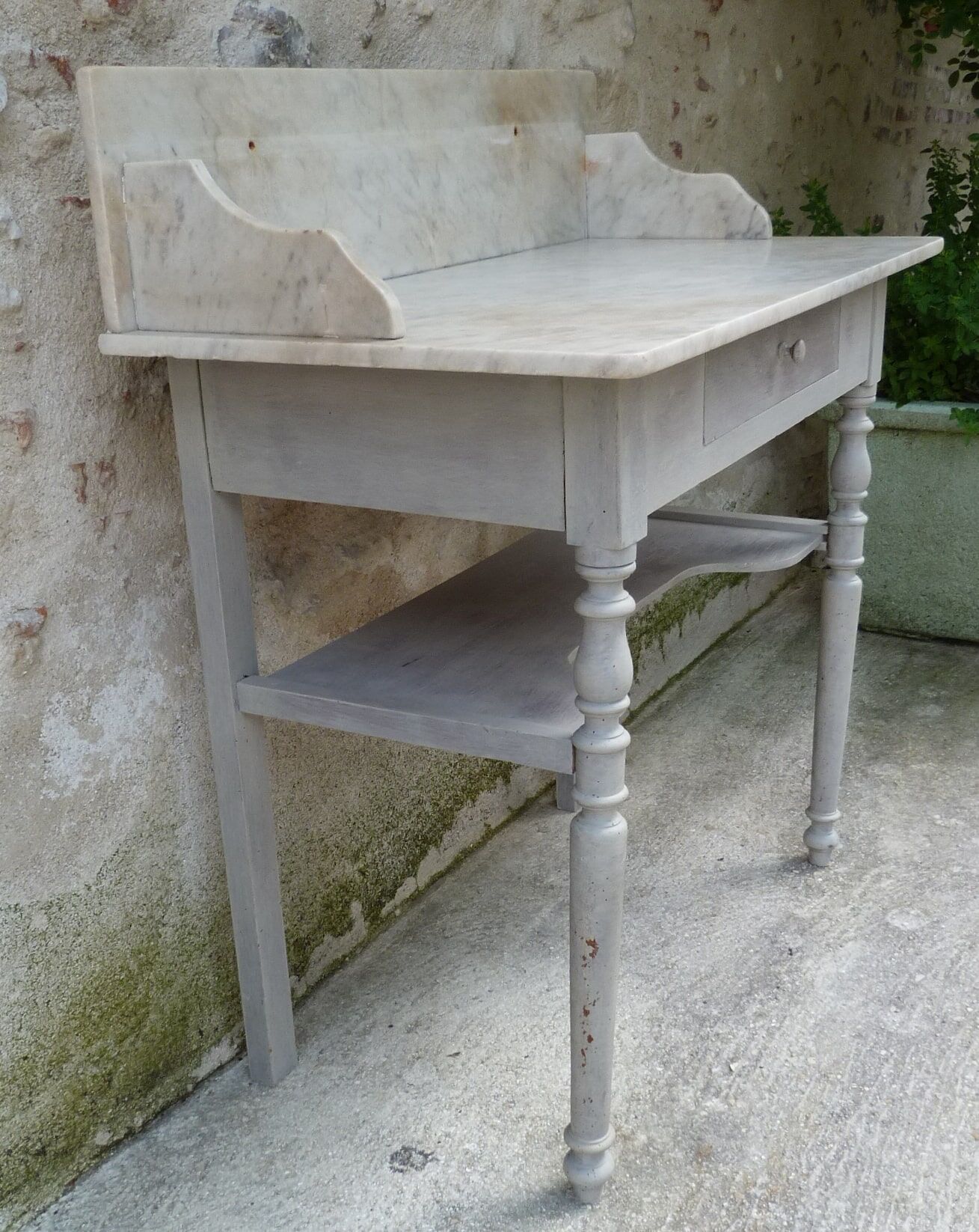 Meuble de toilette patiné